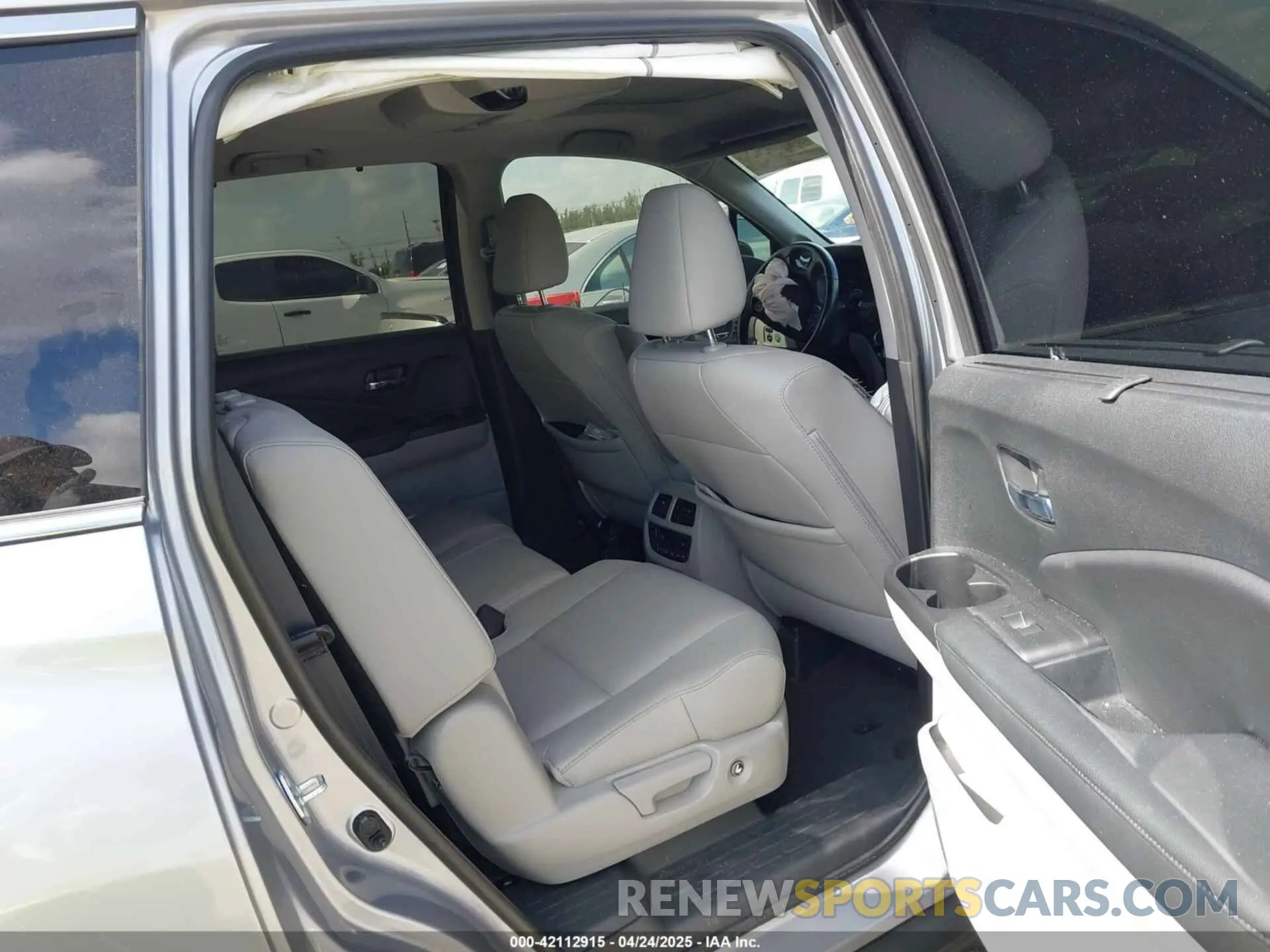 8 Photograph of a damaged car 5FNYF5H99MB041638 HONDA PILOT 2021