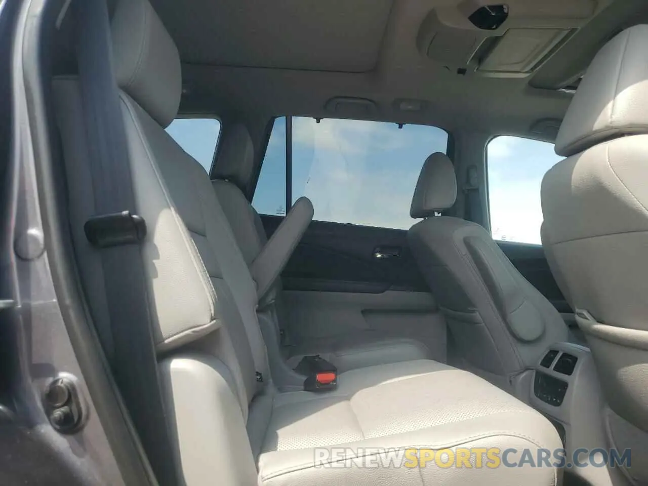 11 Photograph of a damaged car 5FNYF6H03MB045286 HONDA PILOT 2021