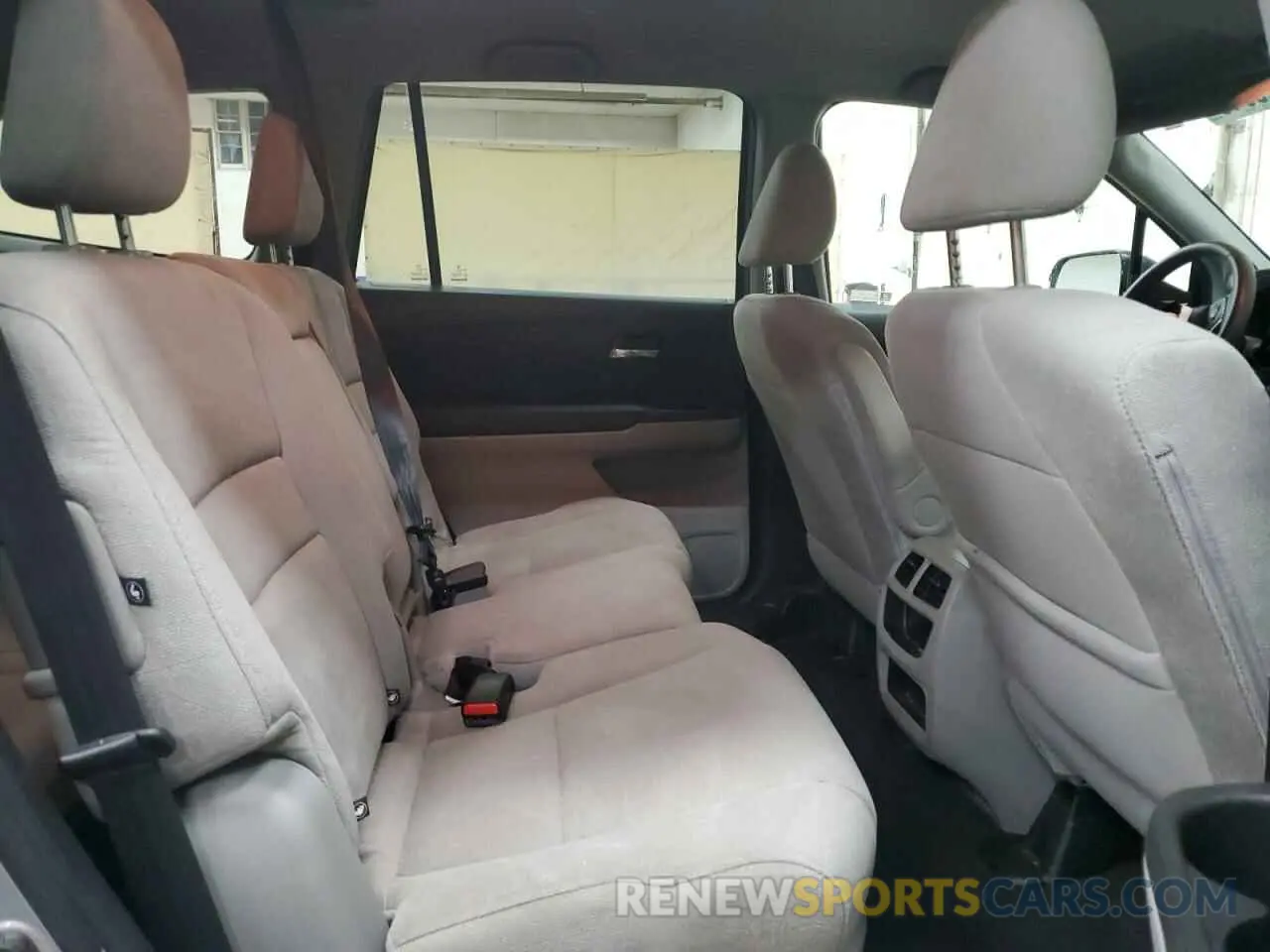 11 Photograph of a damaged car 5FNYF6H15MB018048 HONDA PILOT 2021