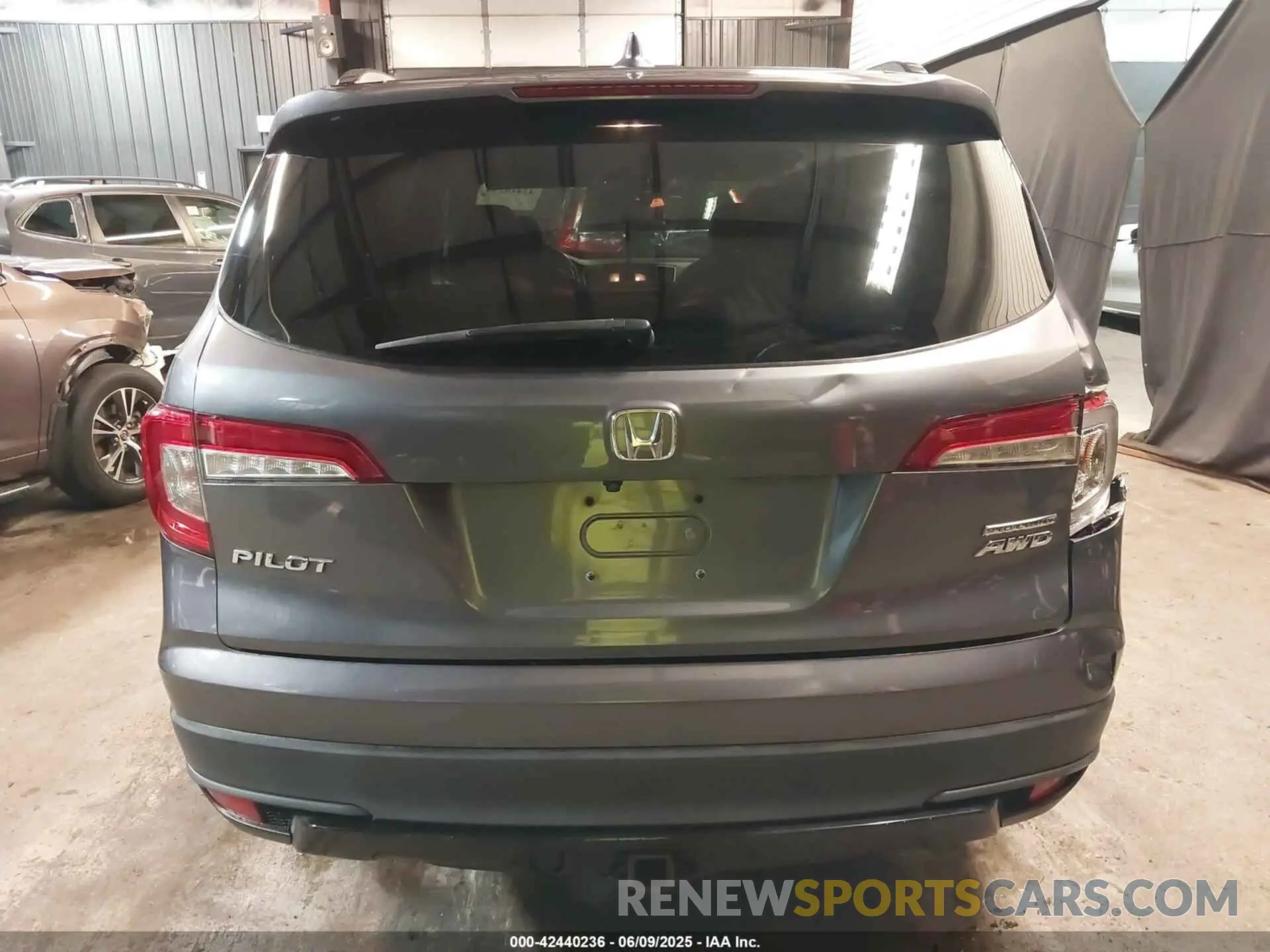 16 Photograph of a damaged car 5FNYF6H21MB083598 HONDA PILOT 2021