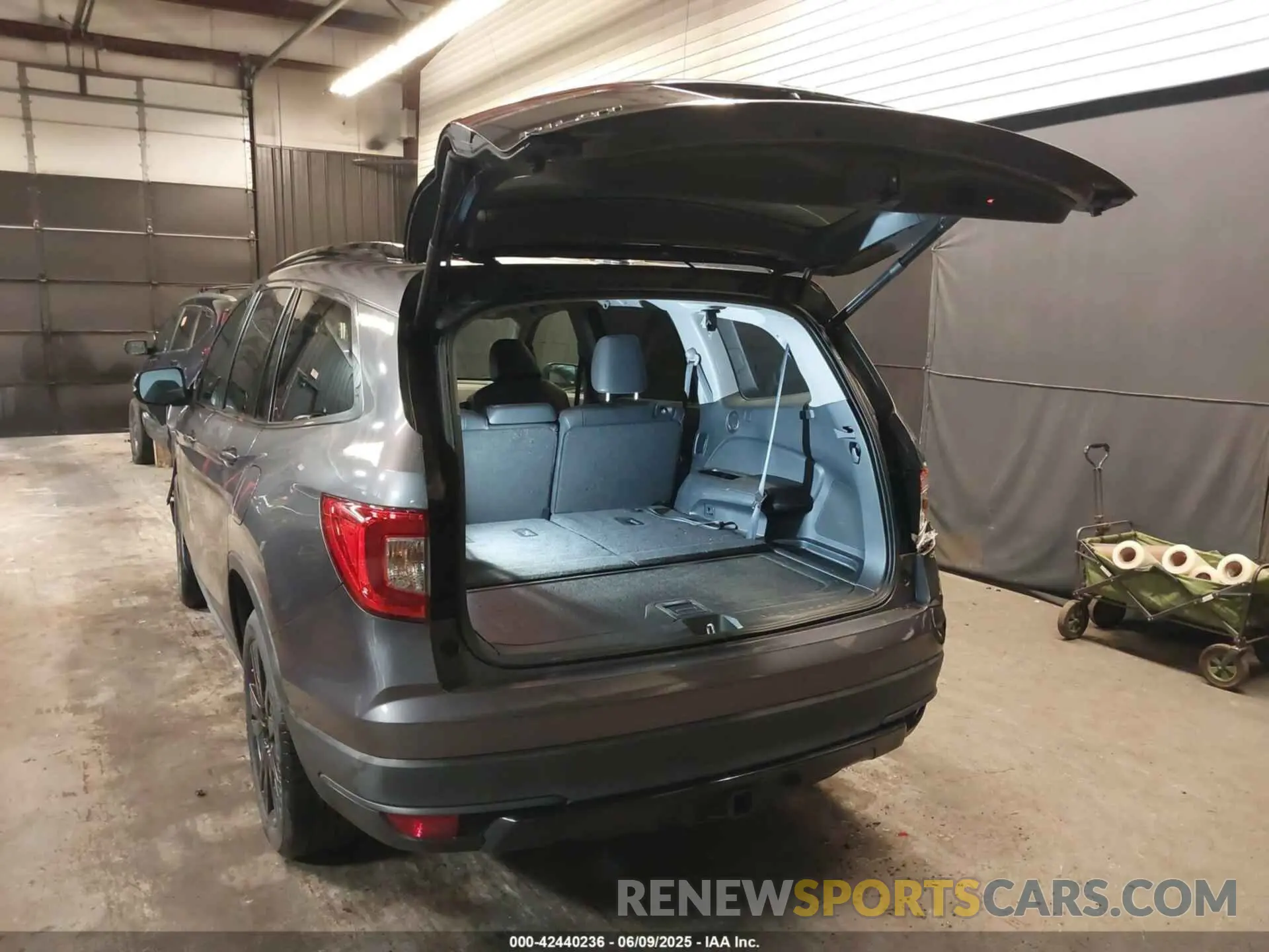 3 Photograph of a damaged car 5FNYF6H21MB083598 HONDA PILOT 2021