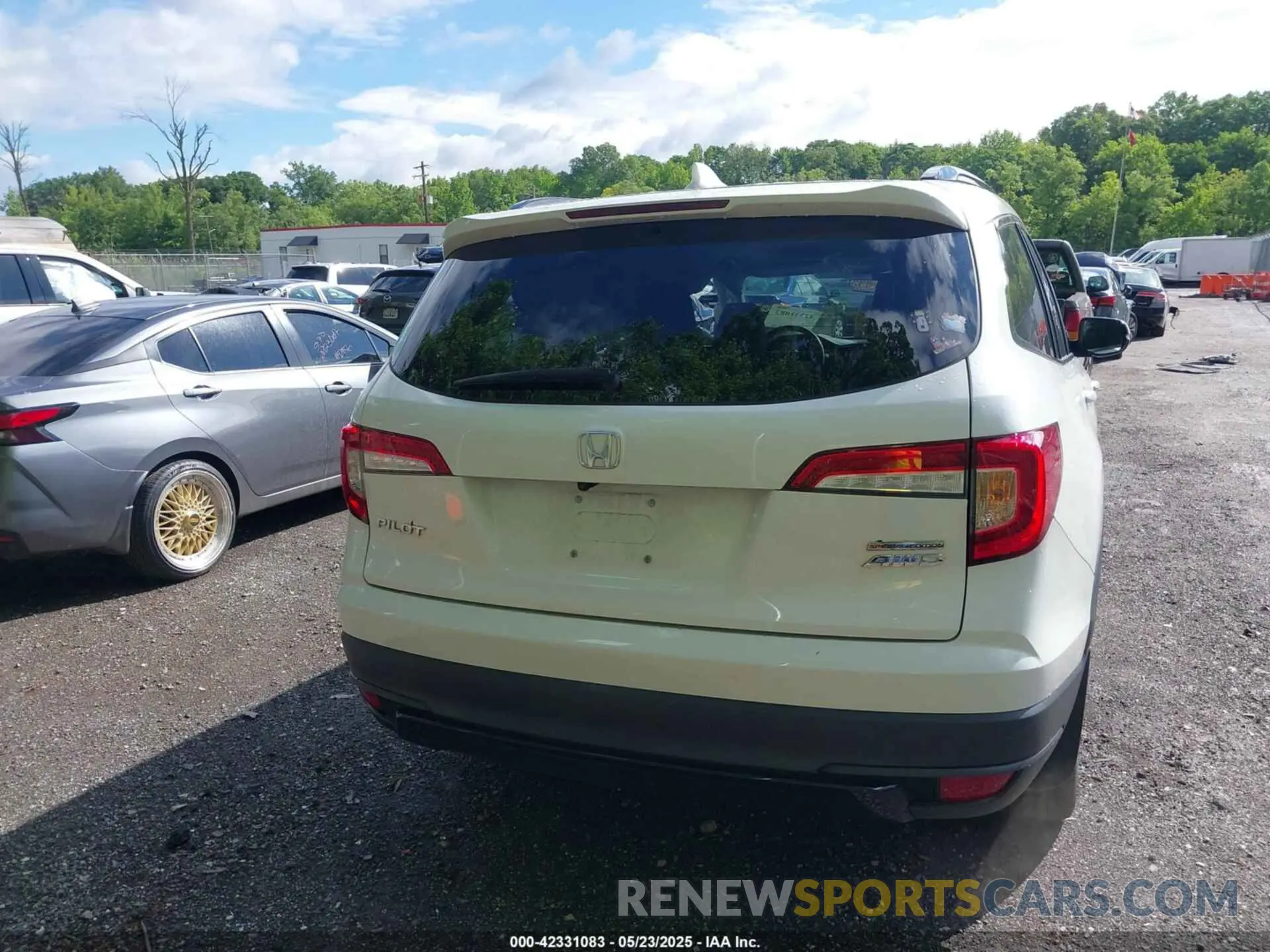 17 Photograph of a damaged car 5FNYF6H26MB102565 HONDA PILOT 2021