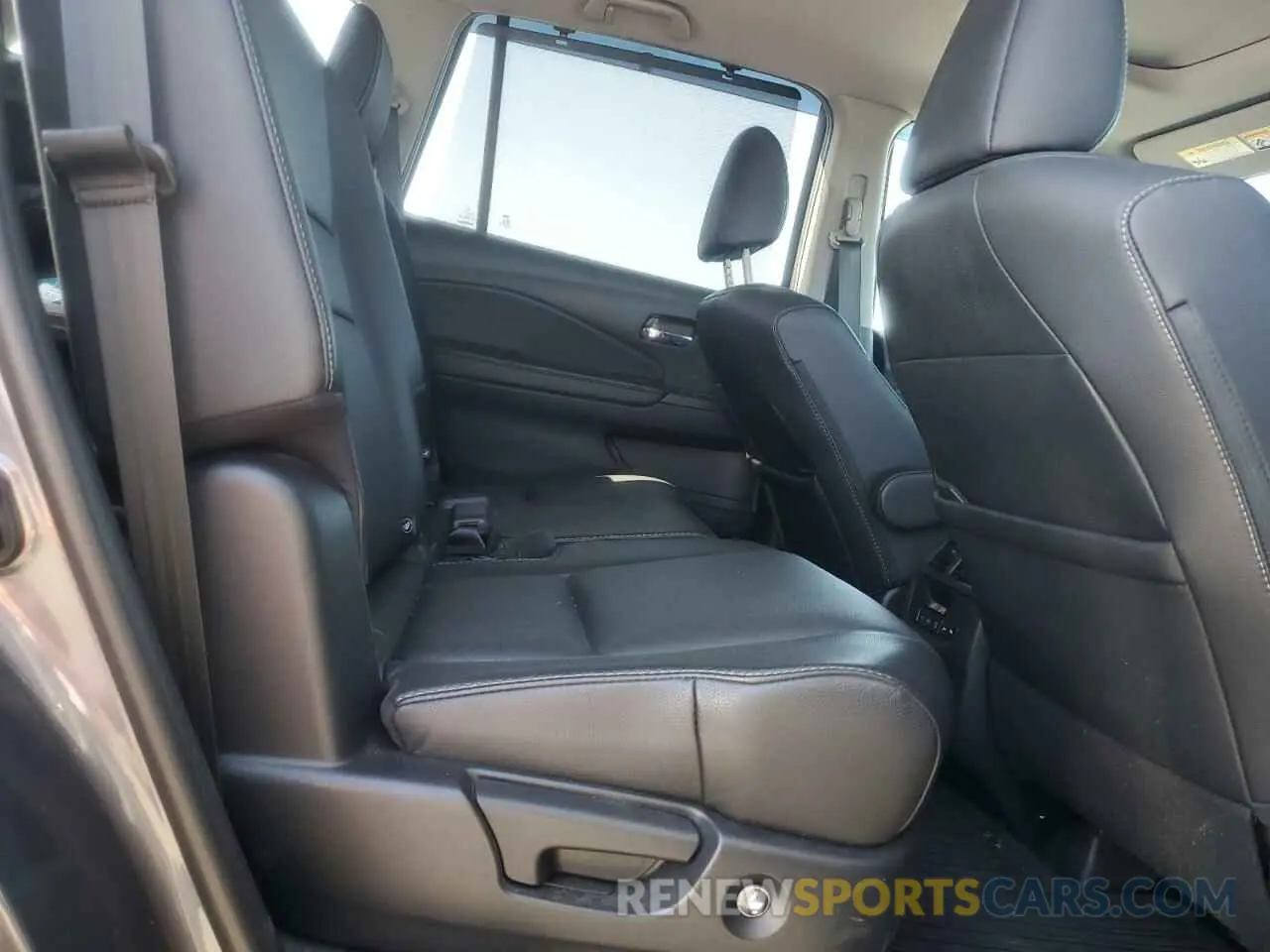 11 Photograph of a damaged car 5FNYF6H28MB055670 HONDA PILOT 2021