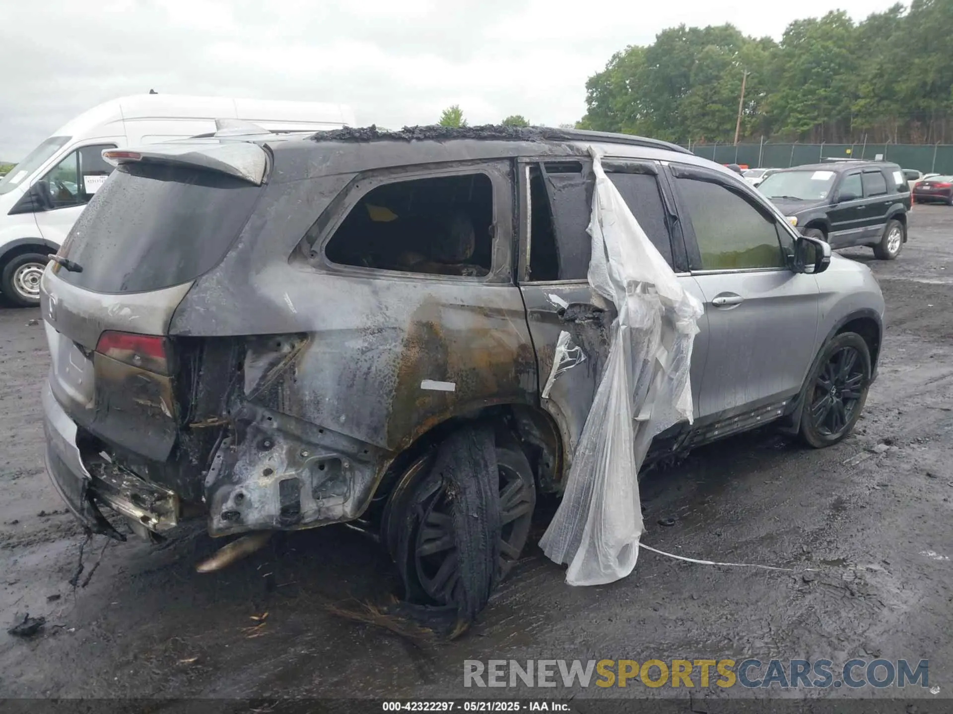 4 Photograph of a damaged car 5FNYF6H29MB098592 HONDA PILOT 2021