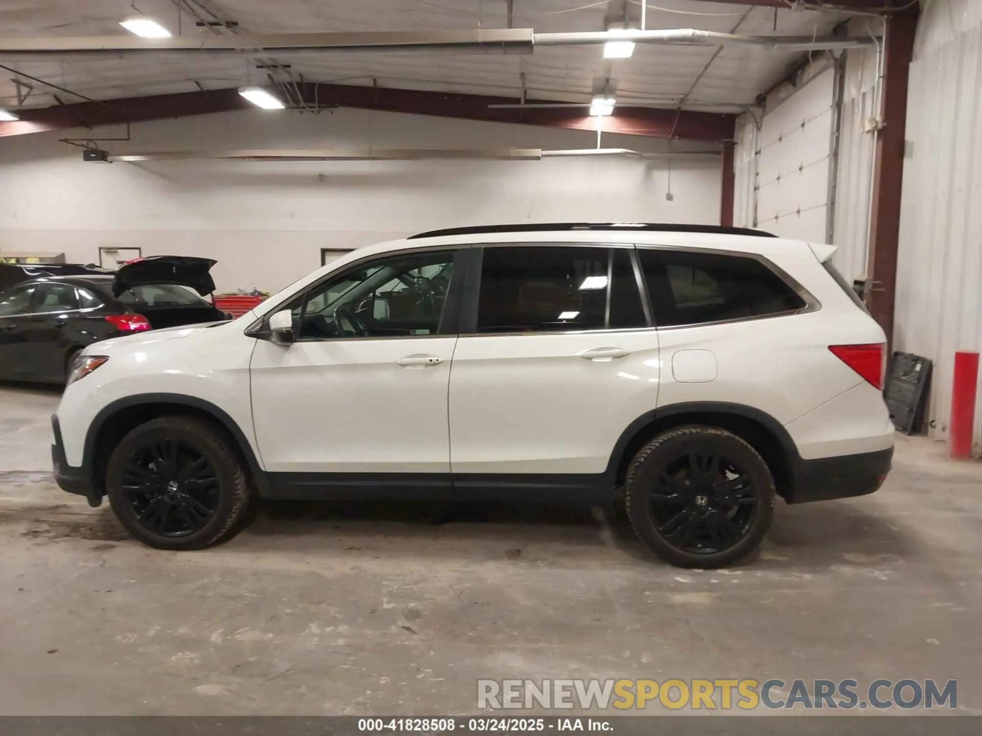 14 Photograph of a damaged car 5FNYF6H2XMB054312 HONDA PILOT 2021