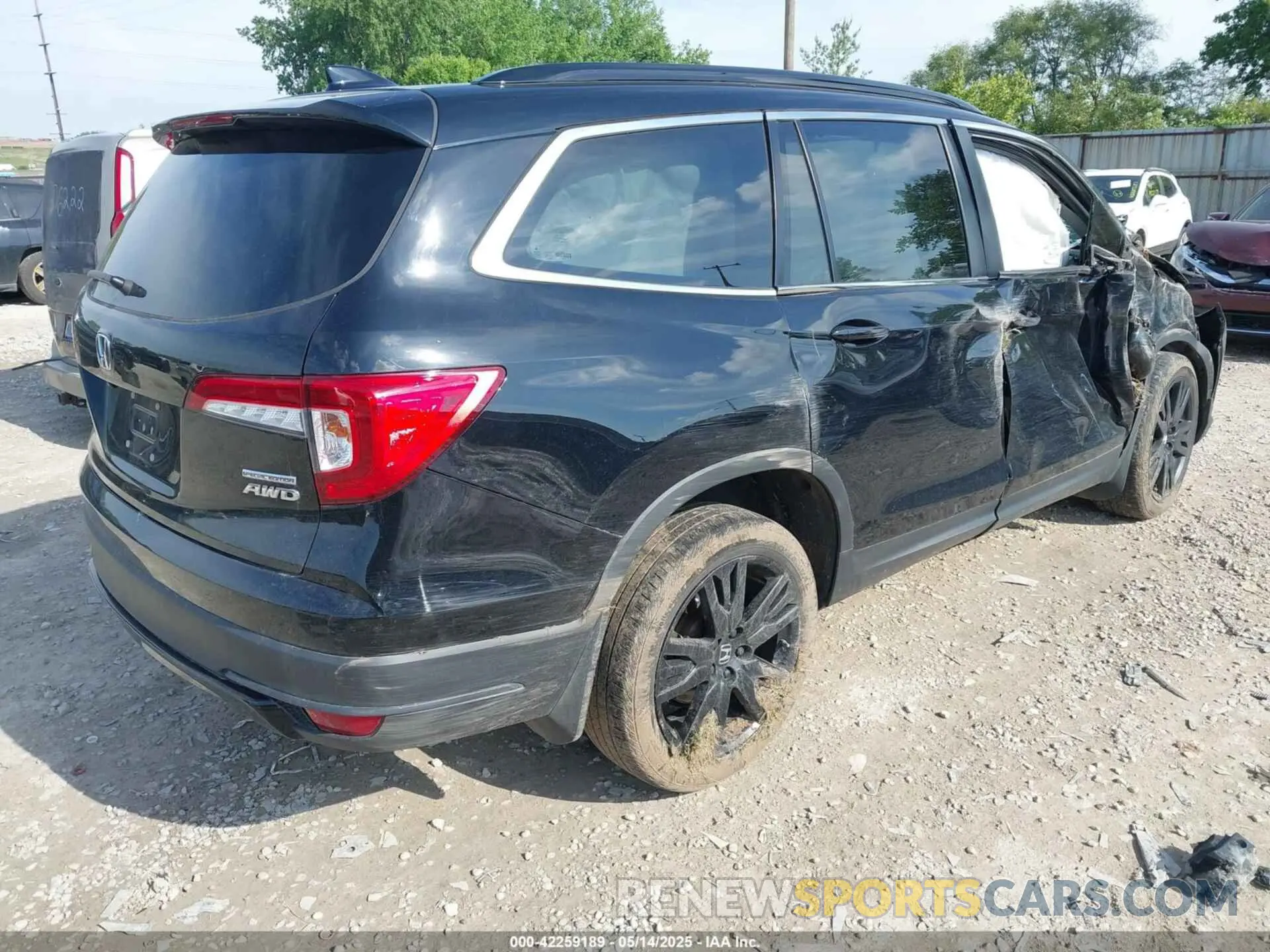 4 Photograph of a damaged car 5FNYF6H2XMB057422 HONDA PILOT 2021