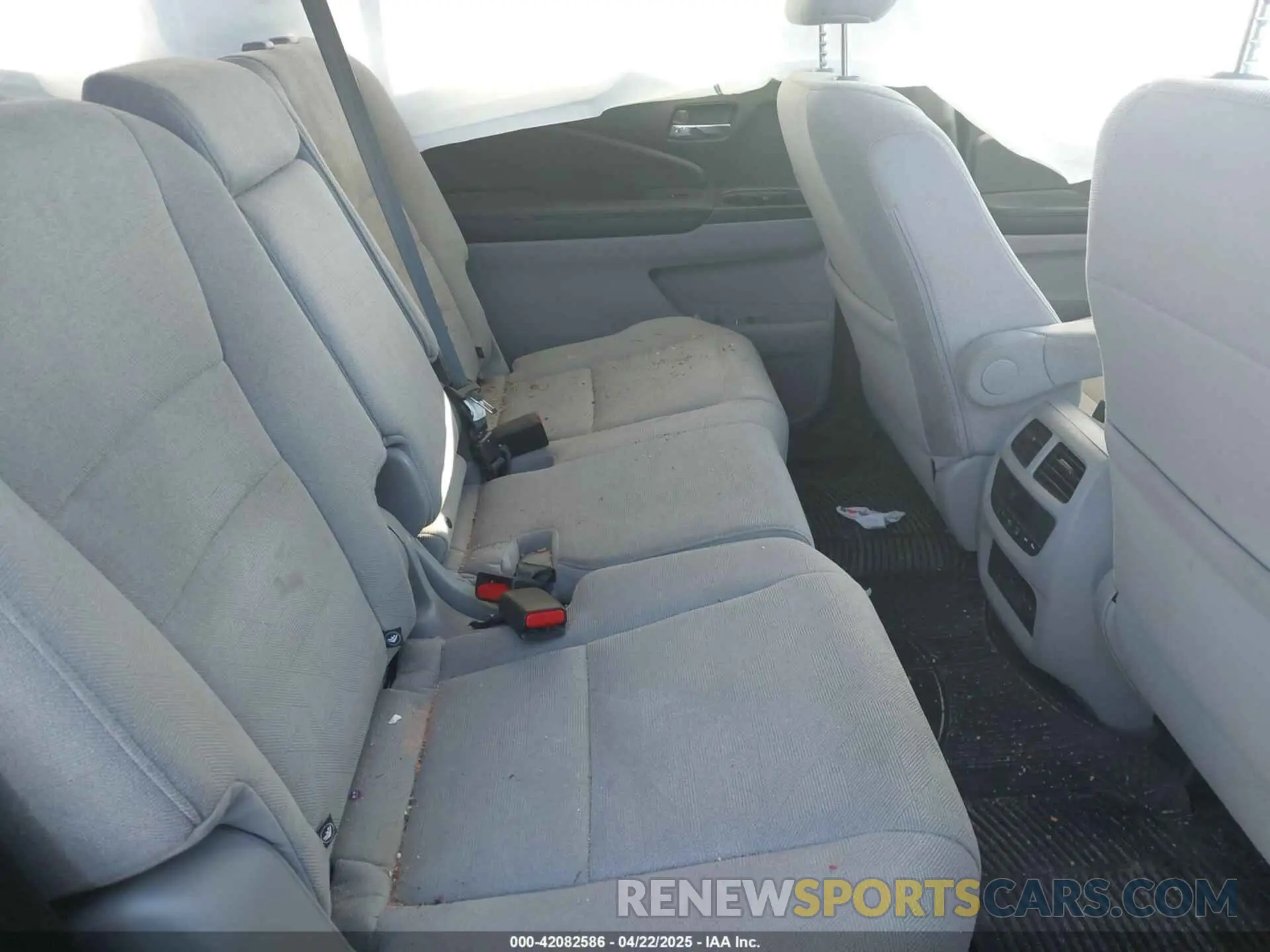 8 Photograph of a damaged car 5FNYF6H39MB008253 HONDA PILOT 2021