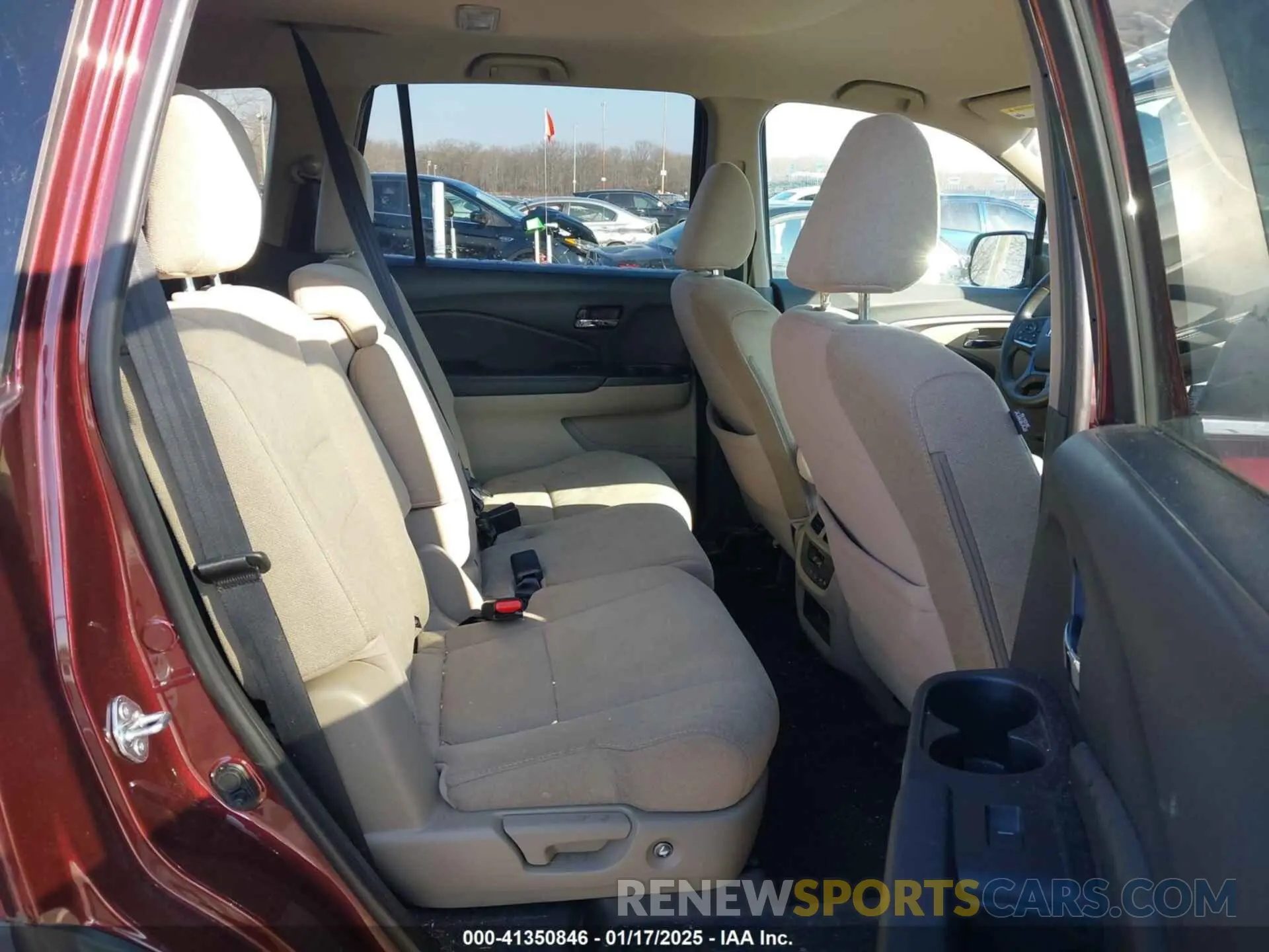 8 Photograph of a damaged car 5FNYF6H39MB093403 HONDA PILOT 2021