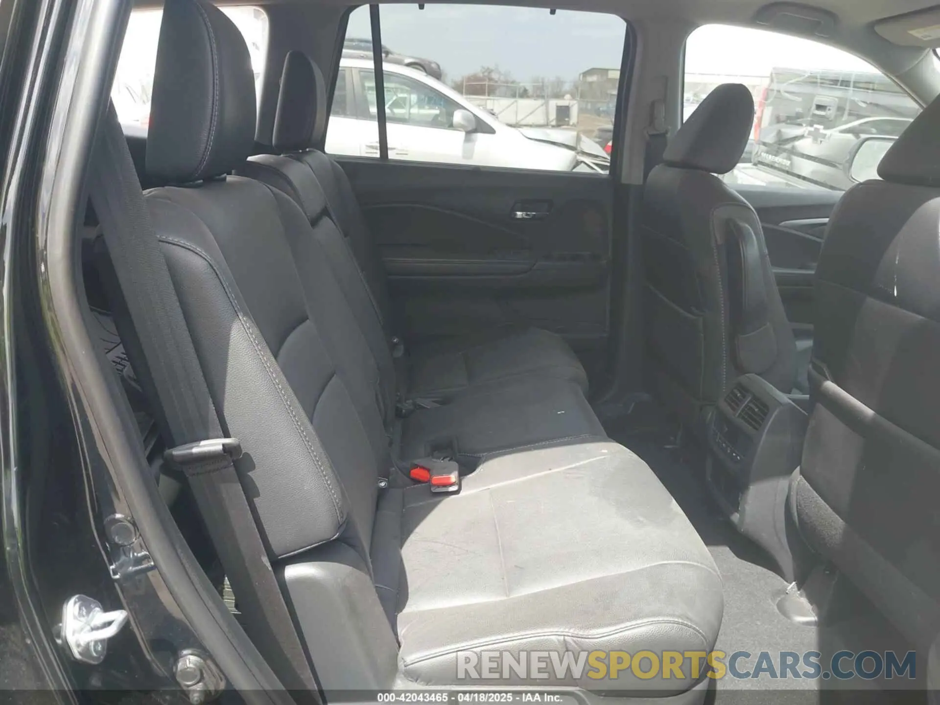 8 Photograph of a damaged car 5FNYF6H51MB069839 HONDA PILOT 2021