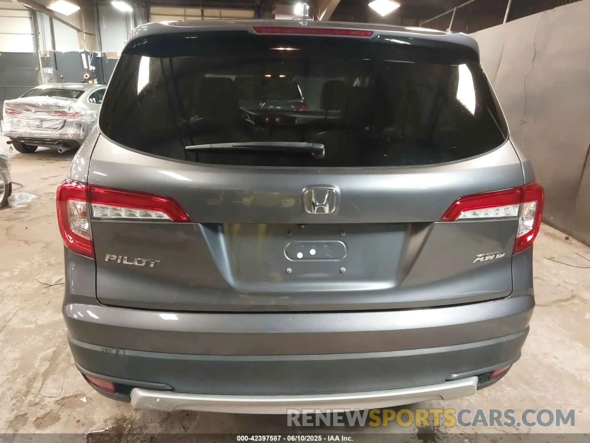 16 Photograph of a damaged car 5FNYF6H56MB061008 HONDA PILOT 2021
