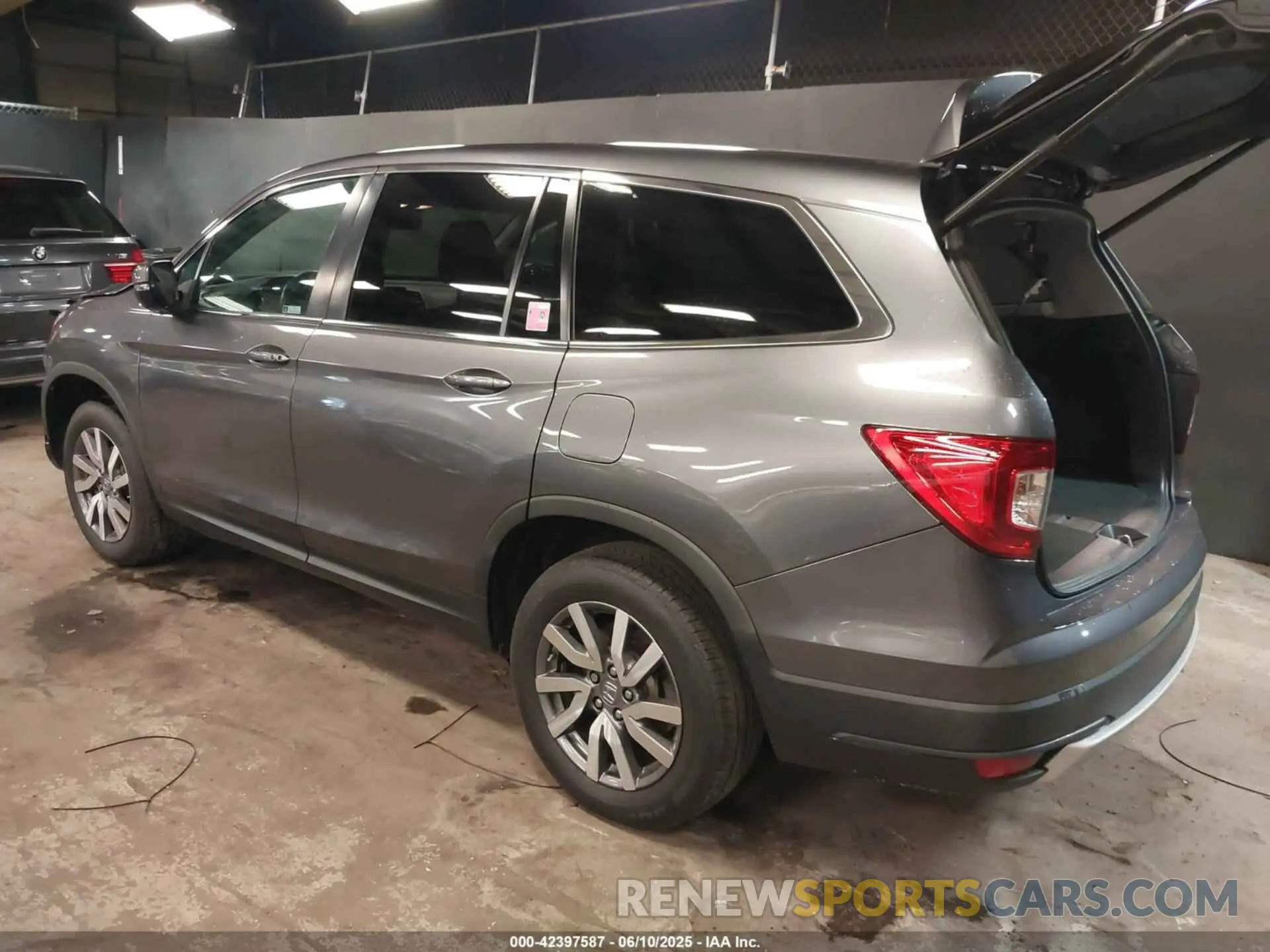 3 Photograph of a damaged car 5FNYF6H56MB061008 HONDA PILOT 2021