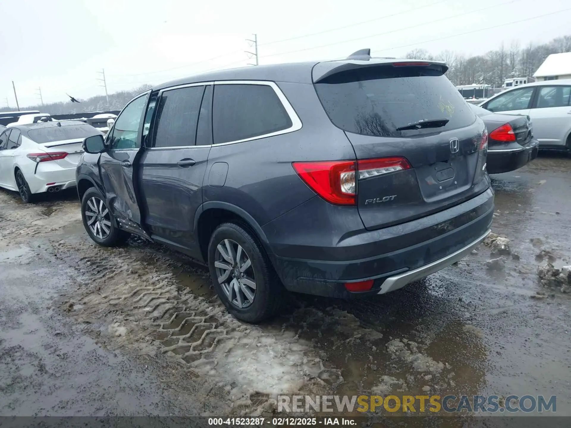 3 Photograph of a damaged car 5FNYF6H58MB102254 HONDA PILOT 2021