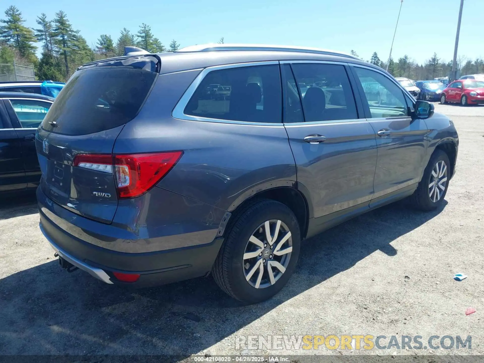 4 Photograph of a damaged car 5FNYF6H59MB016354 HONDA PILOT 2021