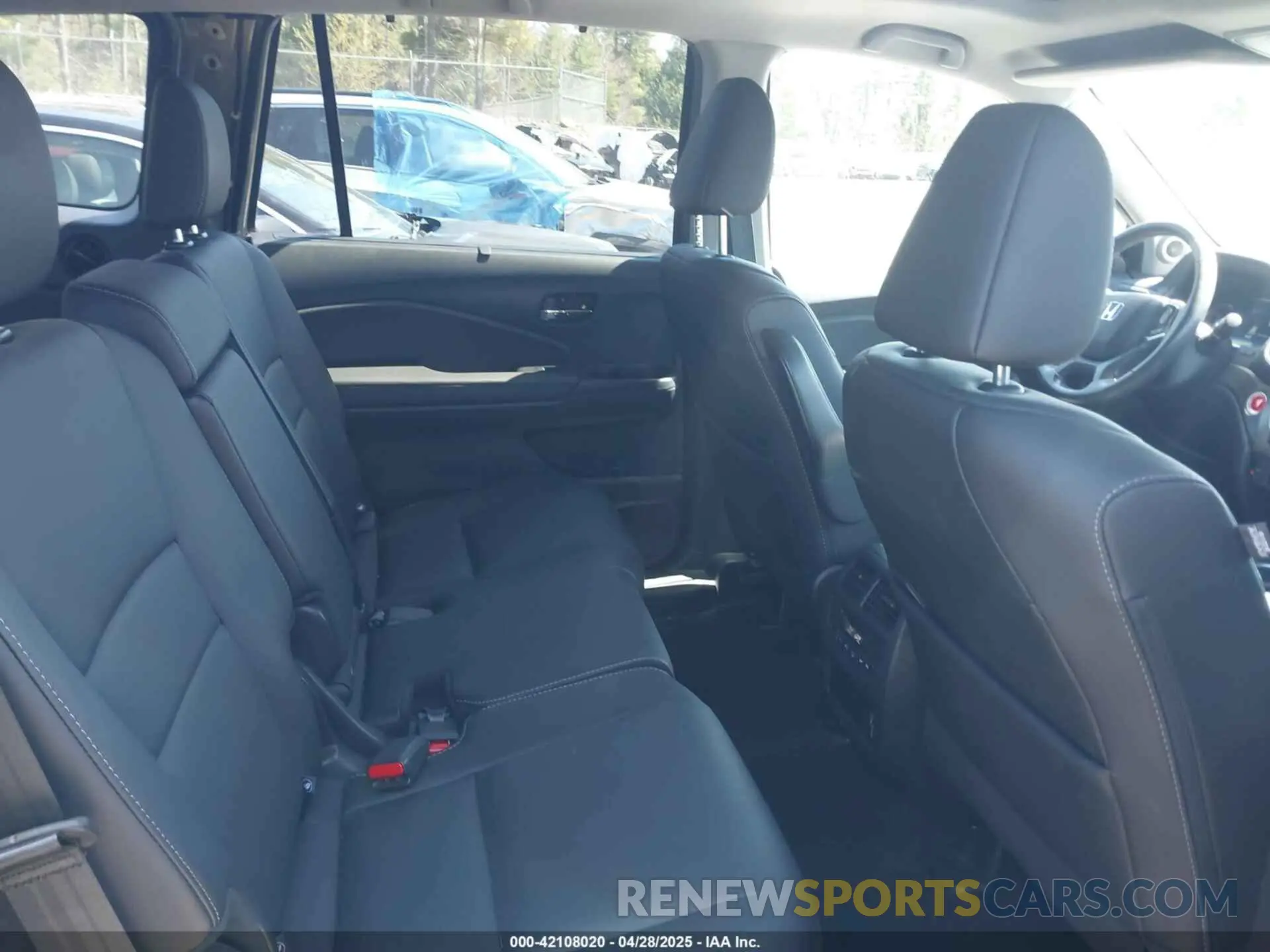 8 Photograph of a damaged car 5FNYF6H59MB016354 HONDA PILOT 2021