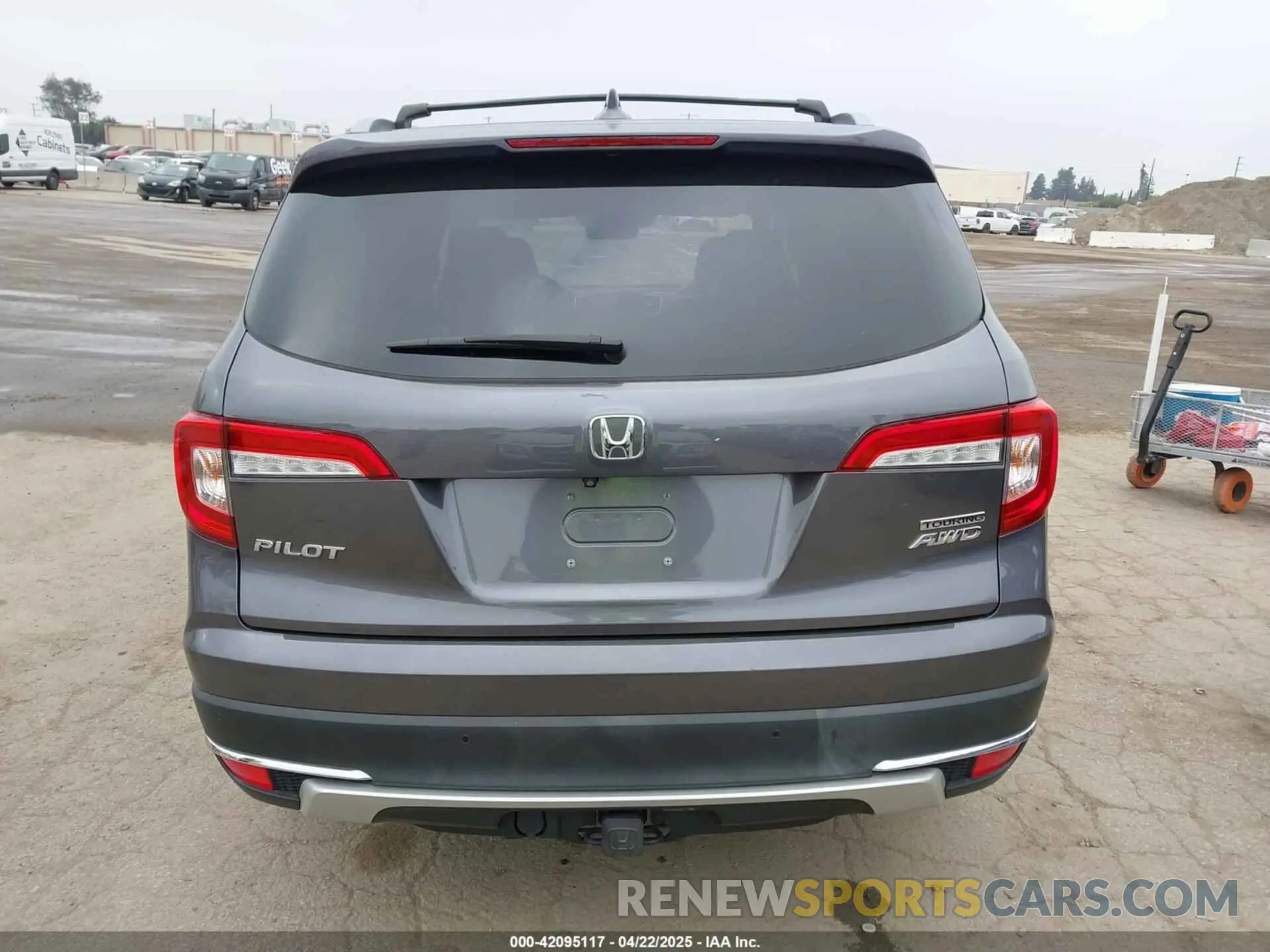 17 Photograph of a damaged car 5FNYF6H66MB045819 HONDA PILOT 2021