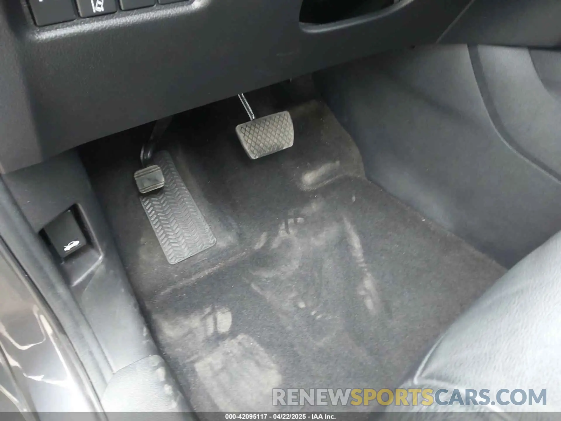 18 Photograph of a damaged car 5FNYF6H66MB045819 HONDA PILOT 2021