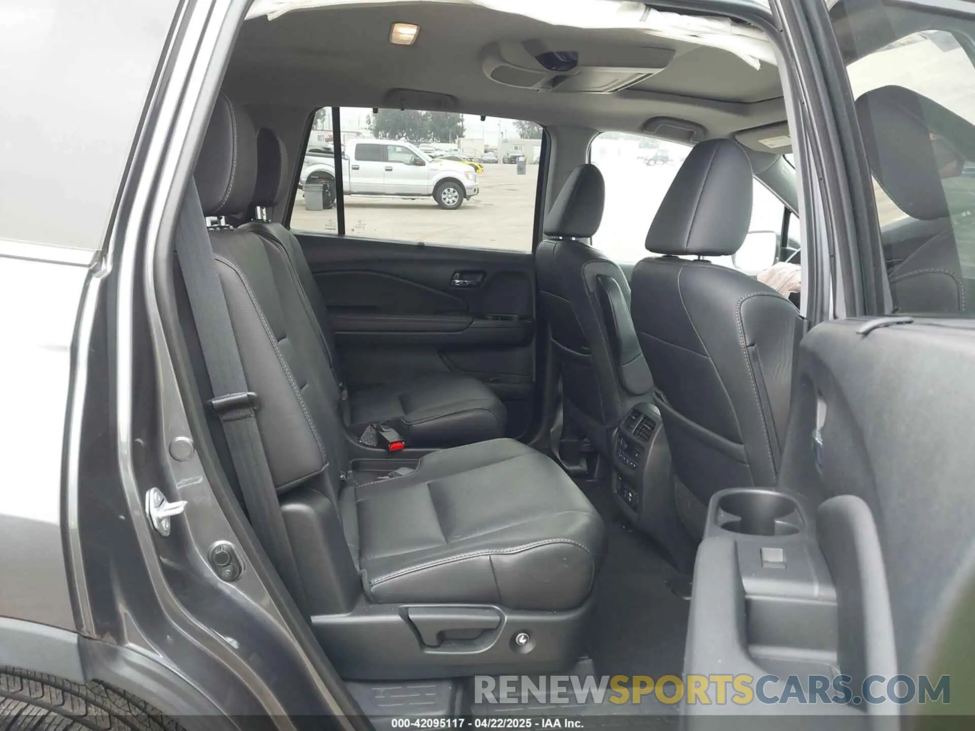 8 Photograph of a damaged car 5FNYF6H66MB045819 HONDA PILOT 2021