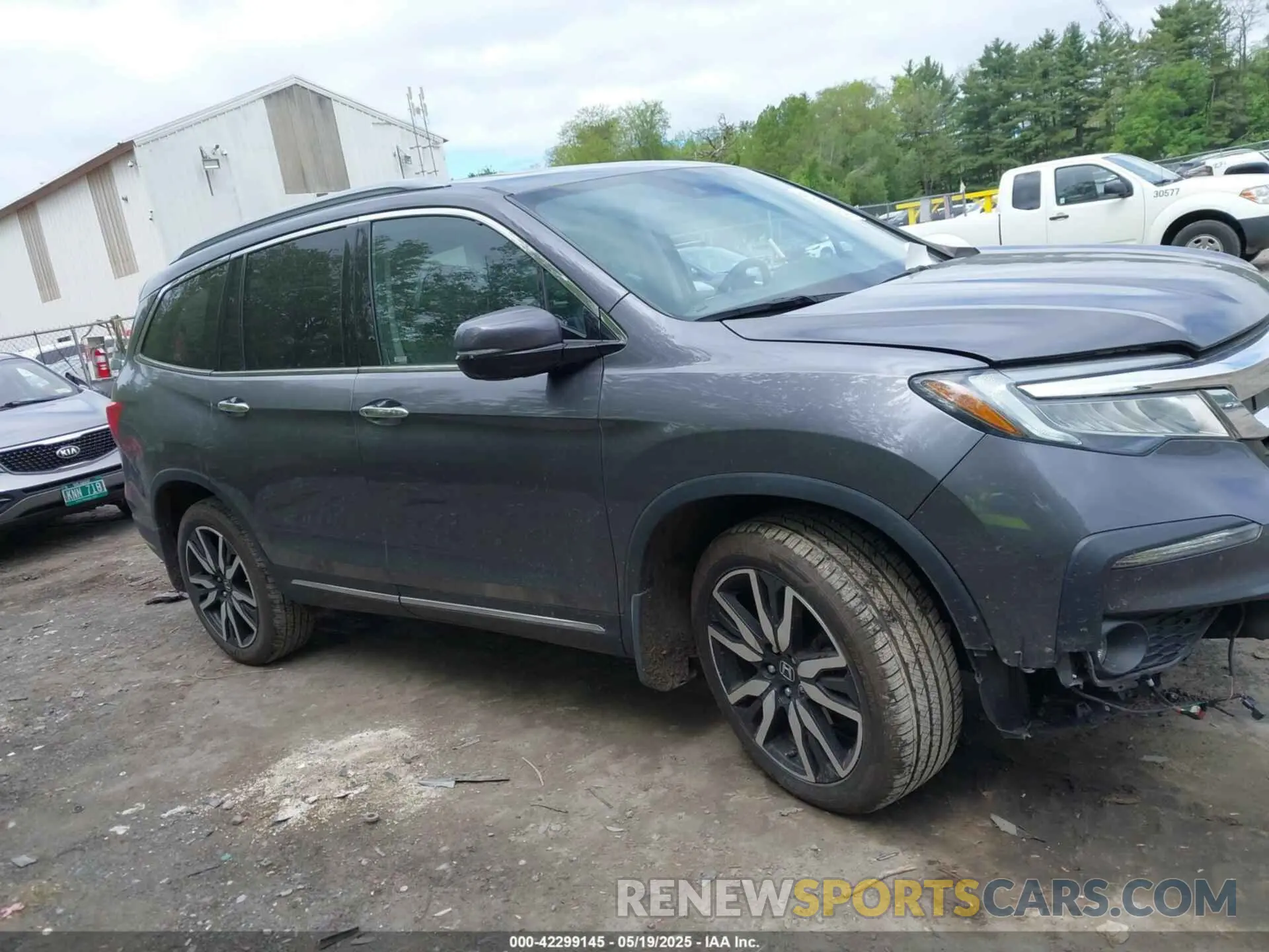13 Photograph of a damaged car 5FNYF6H69MB005833 HONDA PILOT 2021