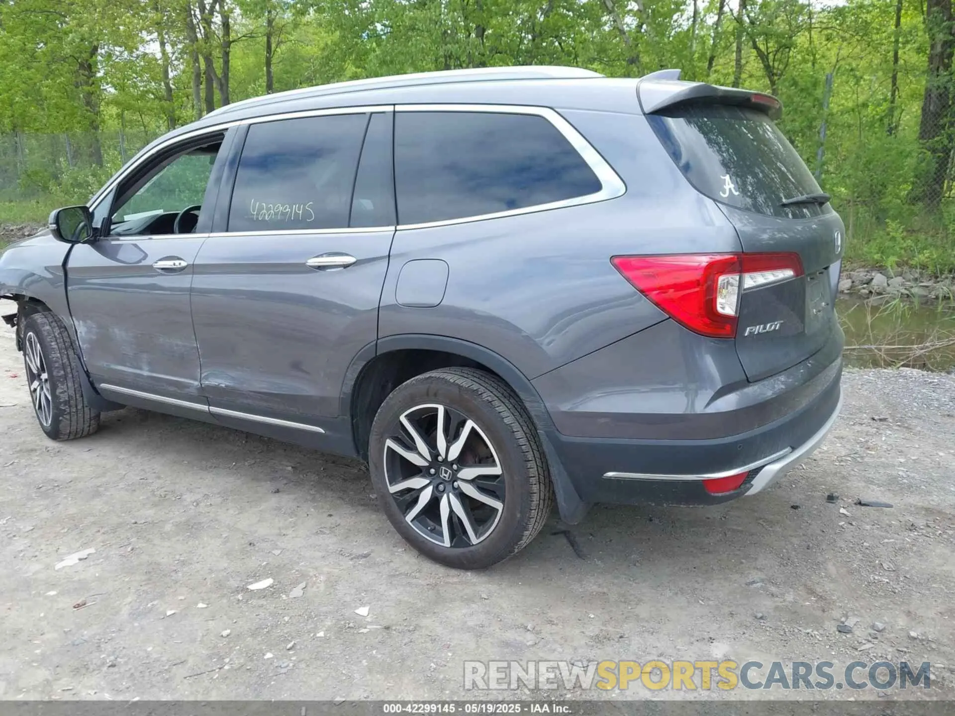 3 Photograph of a damaged car 5FNYF6H69MB005833 HONDA PILOT 2021
