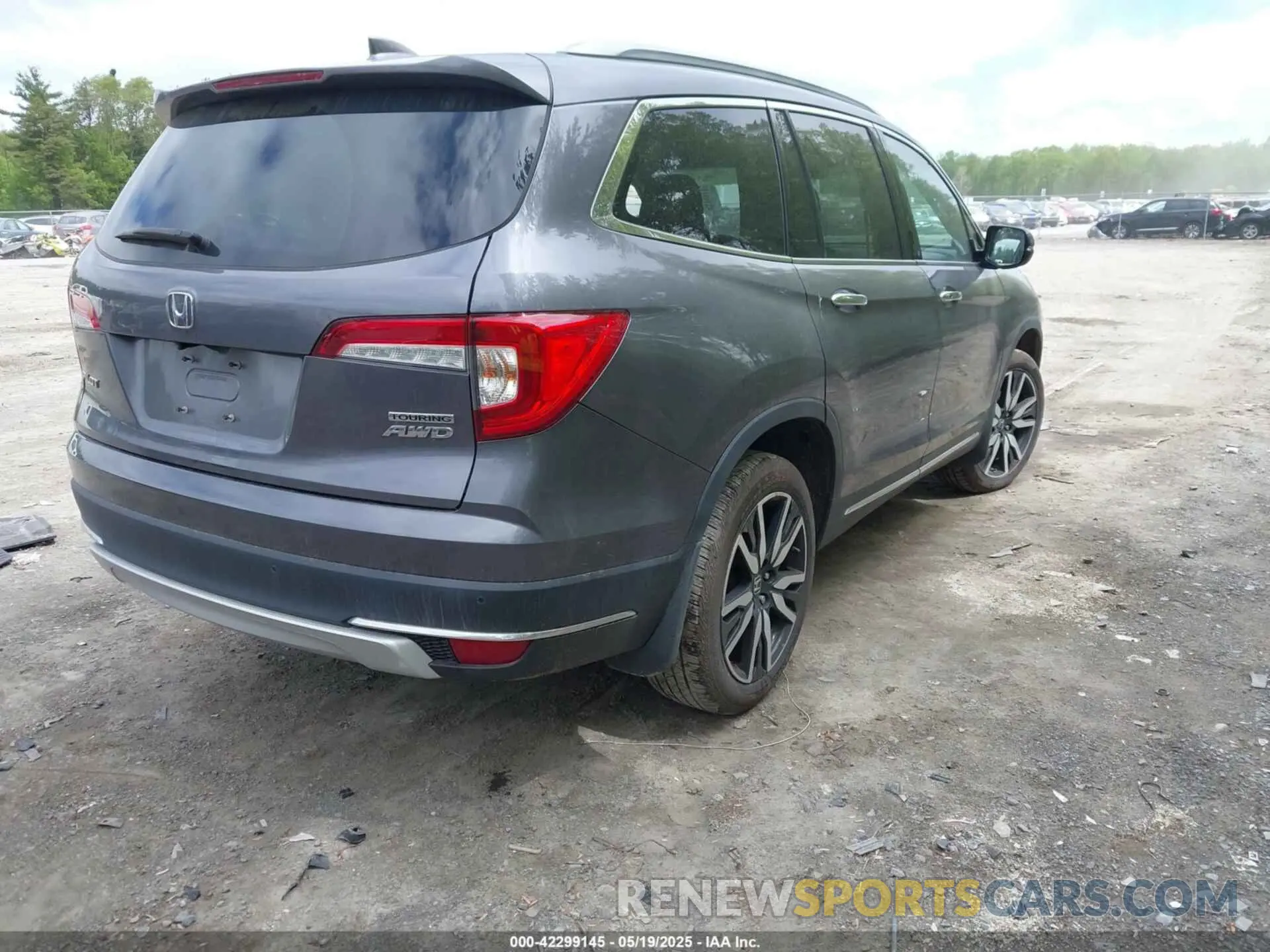4 Photograph of a damaged car 5FNYF6H69MB005833 HONDA PILOT 2021