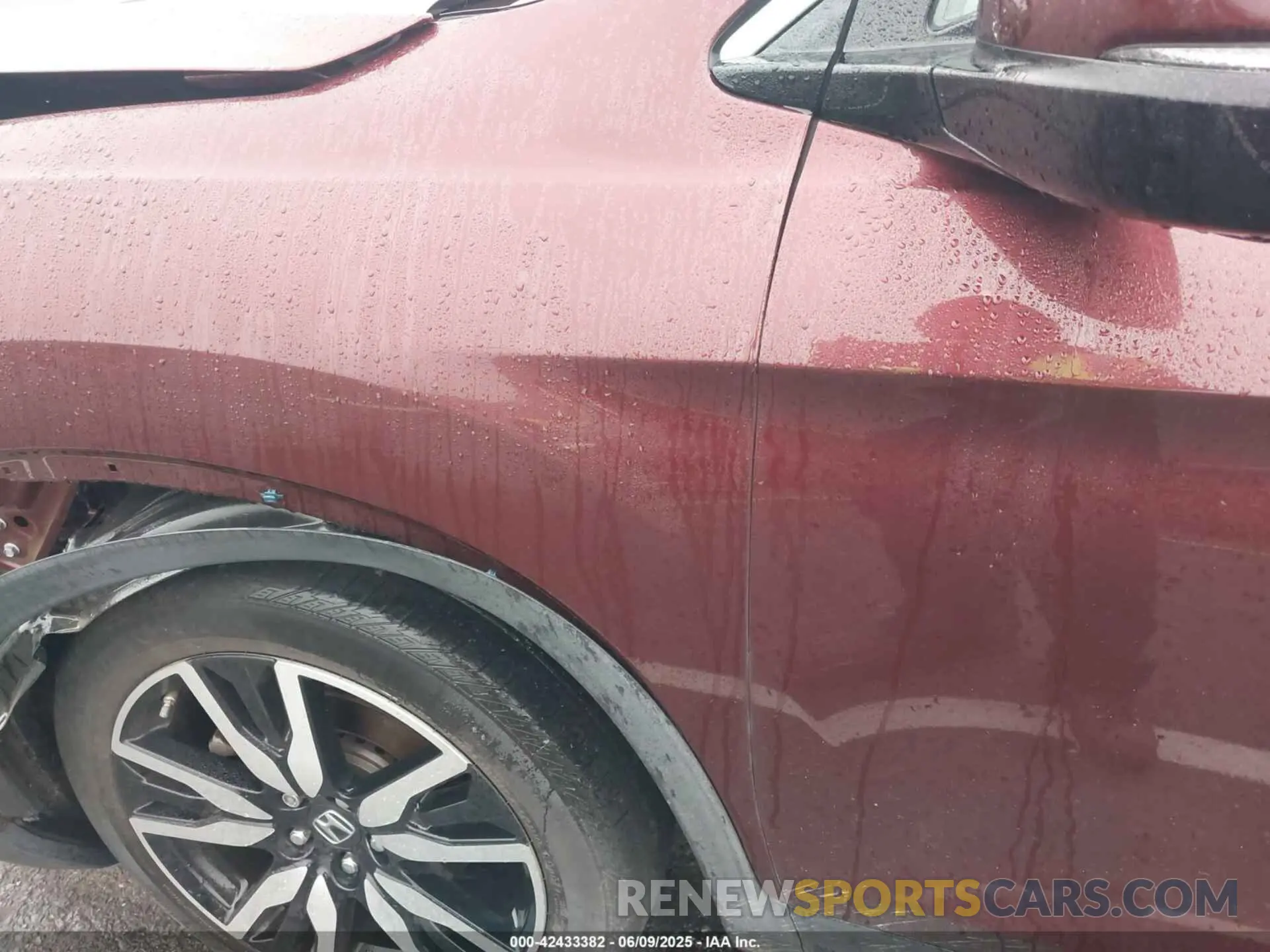 19 Photograph of a damaged car 5FNYF6H92MB002640 HONDA PILOT 2021