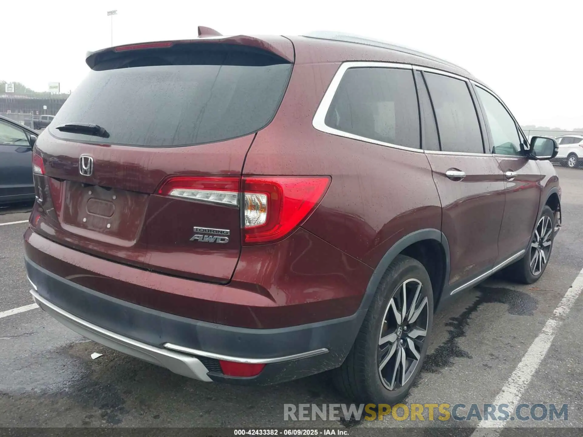 4 Photograph of a damaged car 5FNYF6H92MB002640 HONDA PILOT 2021