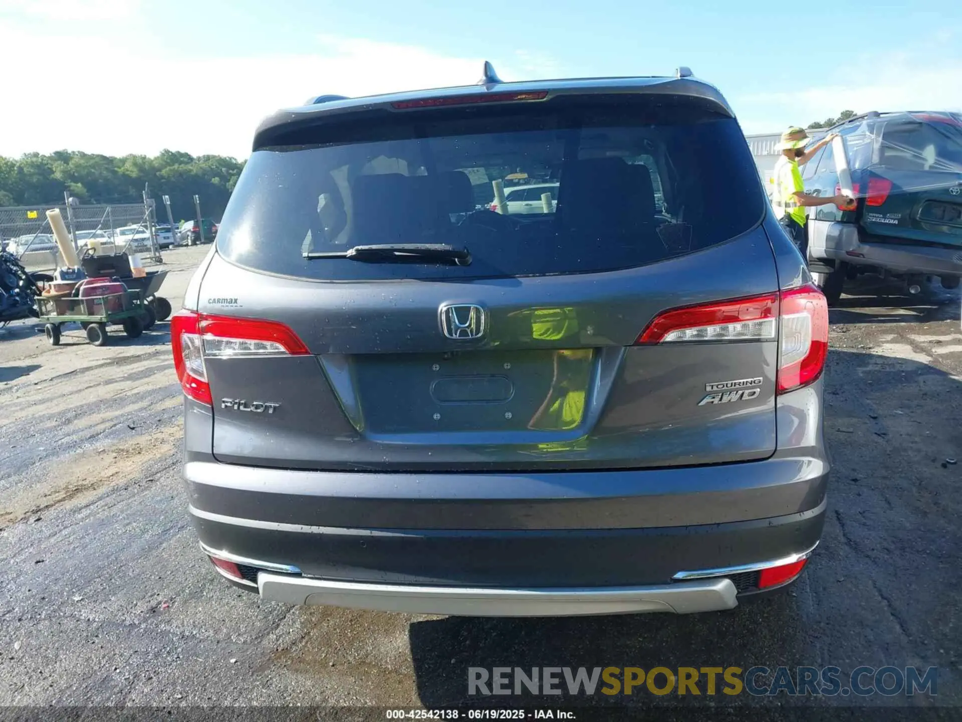 16 Photograph of a damaged car 5FNYF6H95MB048527 HONDA PILOT 2021