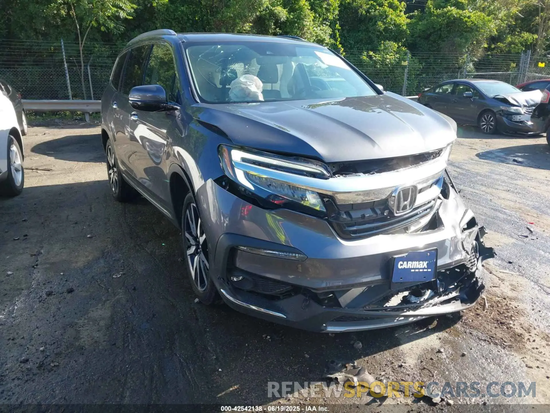 17 Photograph of a damaged car 5FNYF6H95MB048527 HONDA PILOT 2021