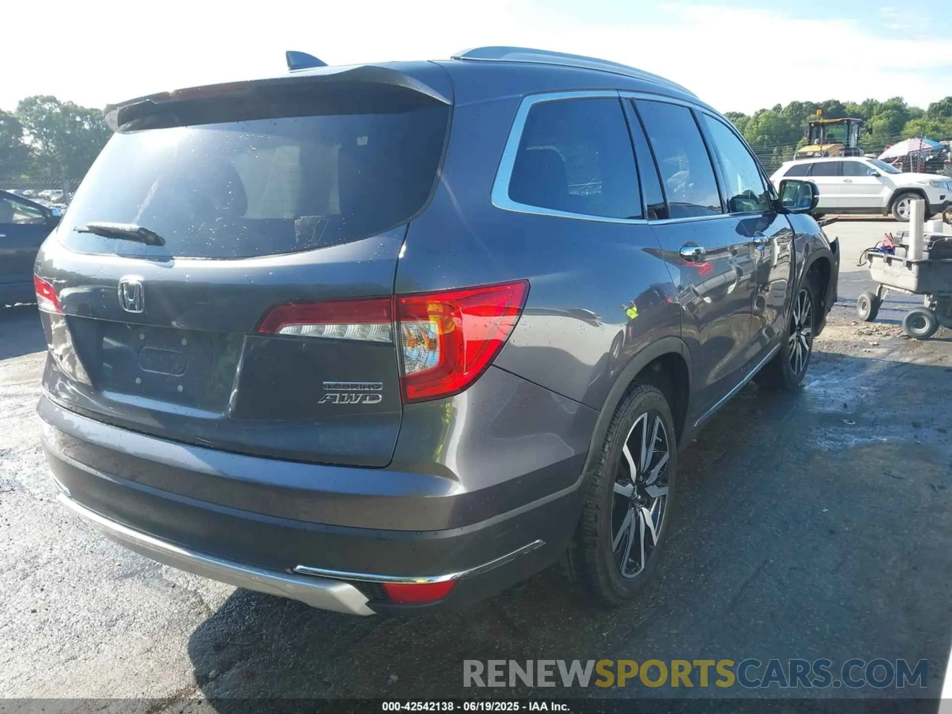 4 Photograph of a damaged car 5FNYF6H95MB048527 HONDA PILOT 2021