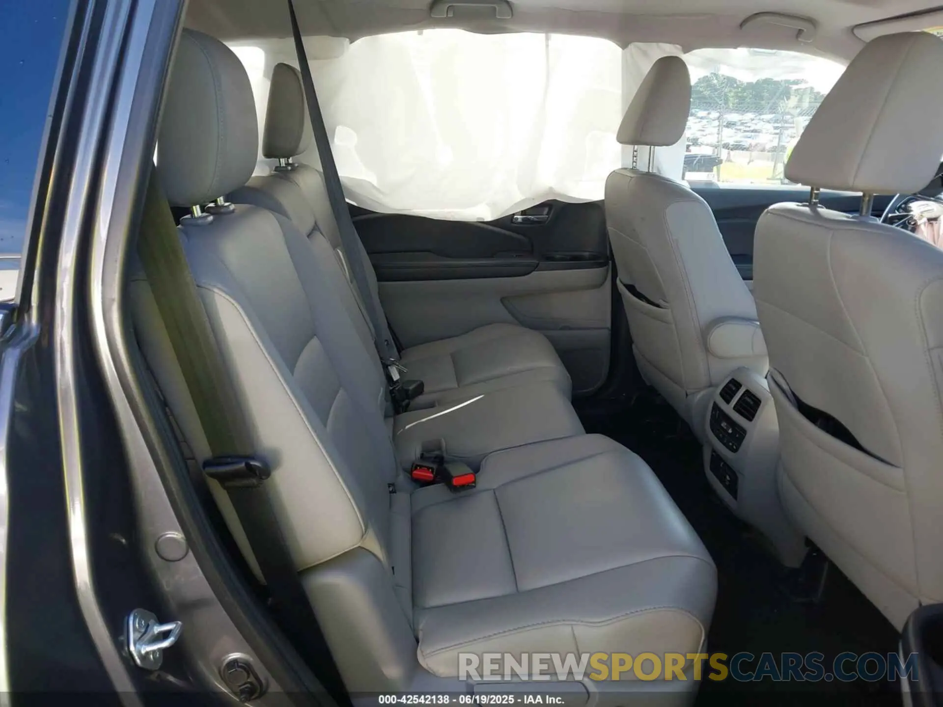 8 Photograph of a damaged car 5FNYF6H95MB048527 HONDA PILOT 2021
