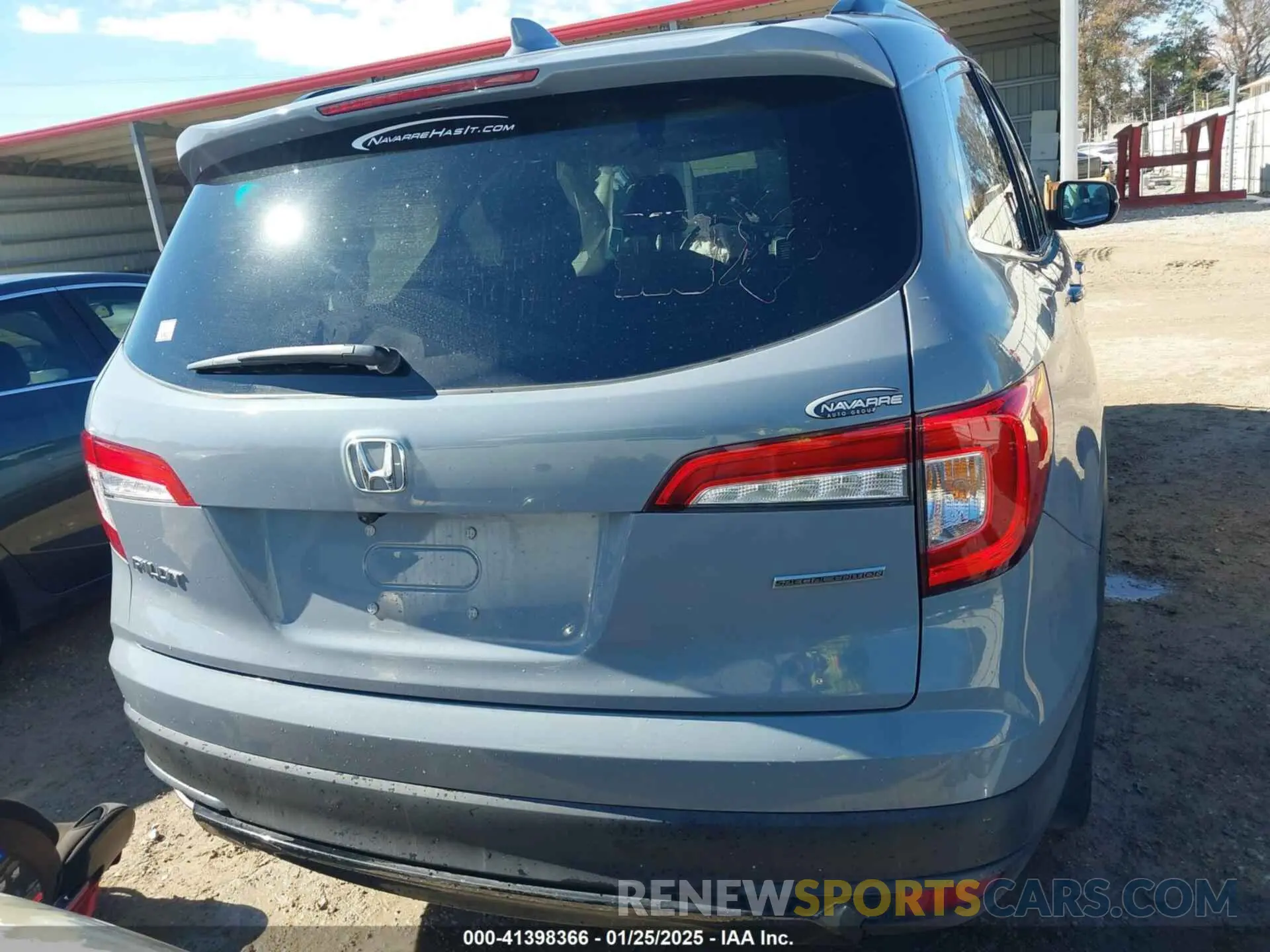 17 Photograph of a damaged car 5FNYF5H20NB023310 HONDA PILOT 2022