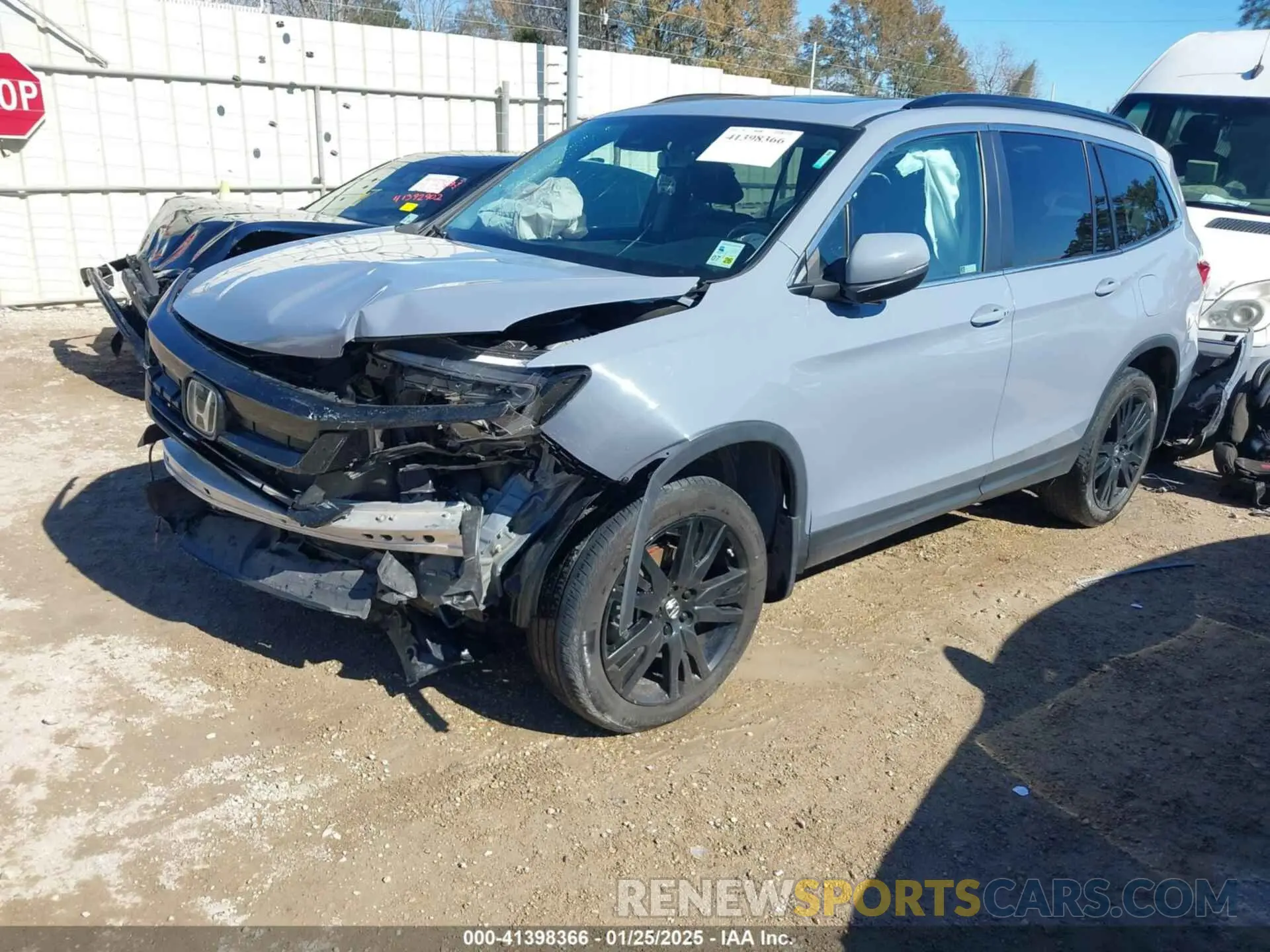 2 Photograph of a damaged car 5FNYF5H20NB023310 HONDA PILOT 2022