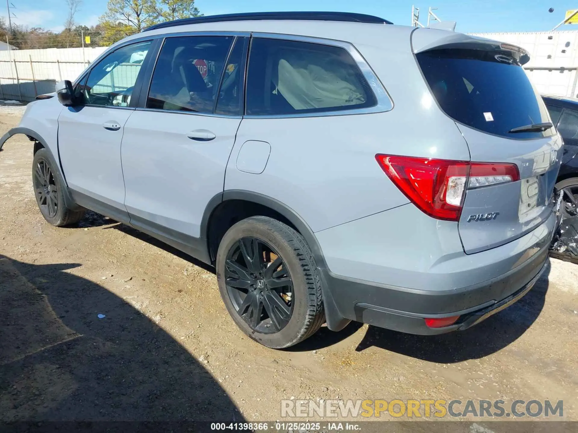 3 Photograph of a damaged car 5FNYF5H20NB023310 HONDA PILOT 2022