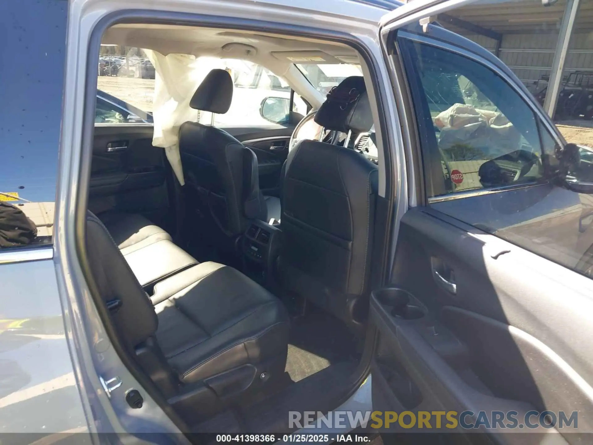 8 Photograph of a damaged car 5FNYF5H20NB023310 HONDA PILOT 2022