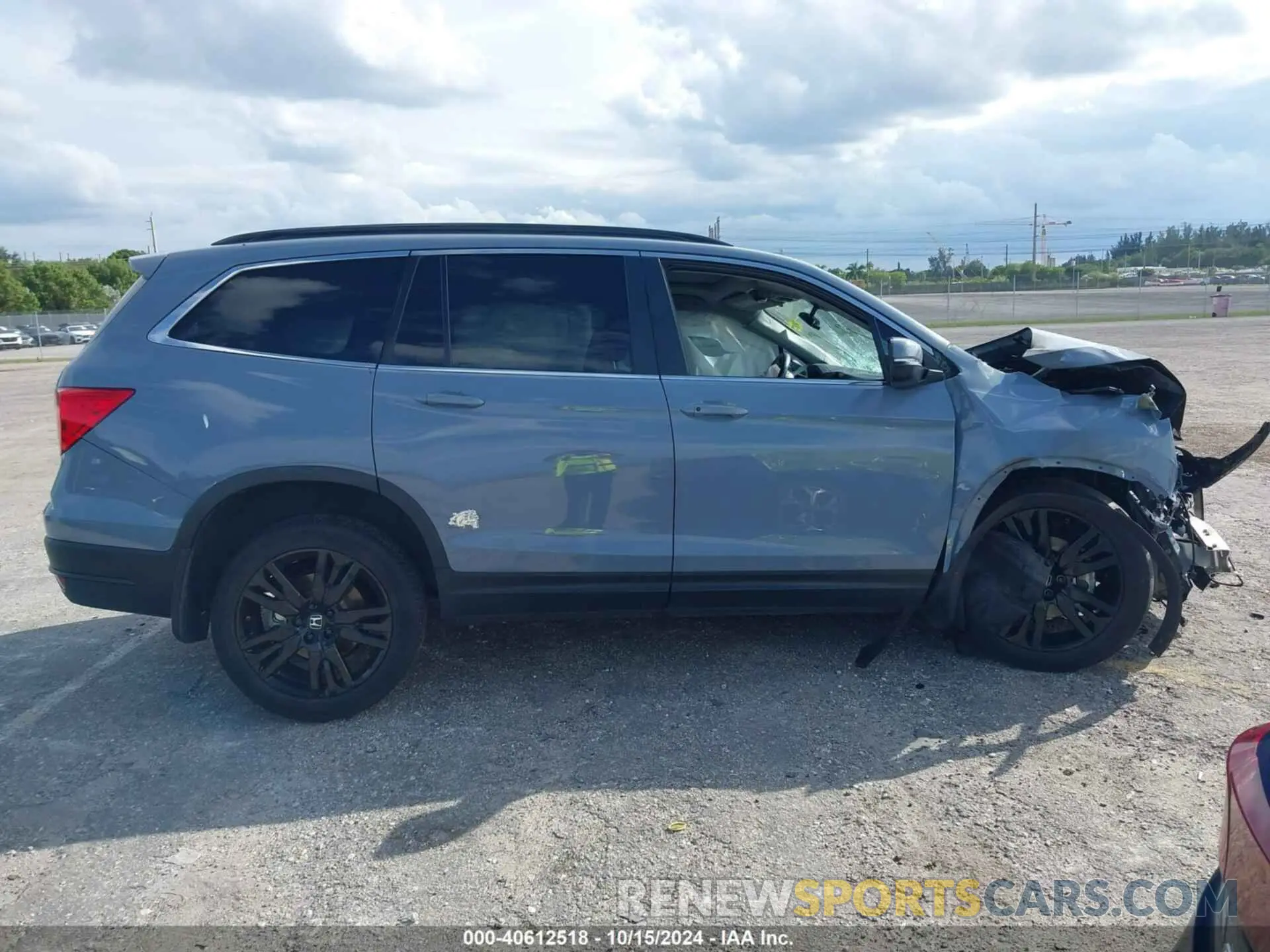 13 Photograph of a damaged car 5FNYF5H20NB023811 HONDA PILOT 2022