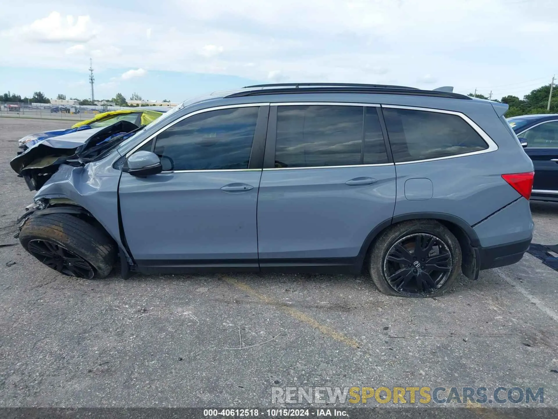 14 Photograph of a damaged car 5FNYF5H20NB023811 HONDA PILOT 2022