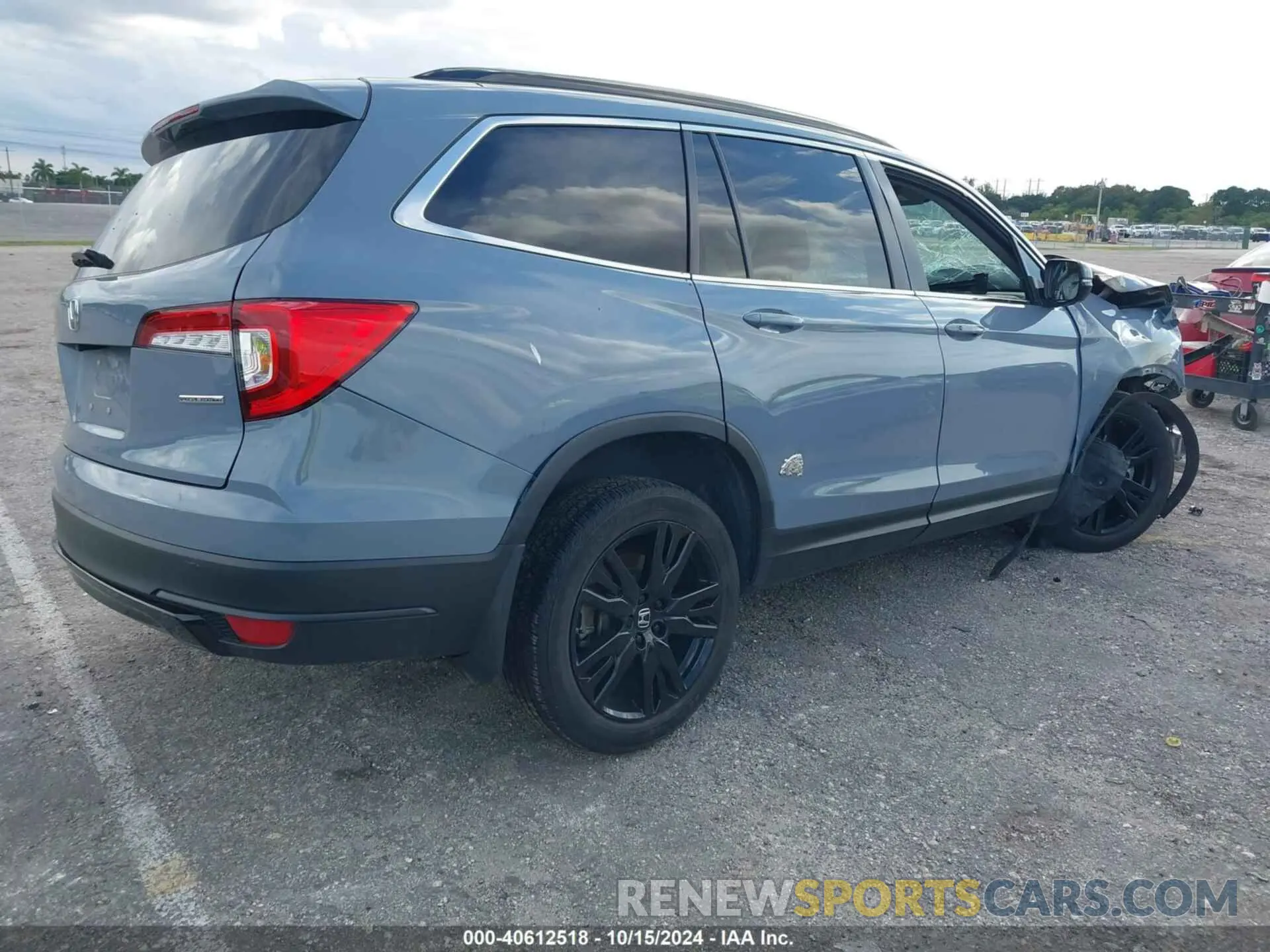 4 Photograph of a damaged car 5FNYF5H20NB023811 HONDA PILOT 2022