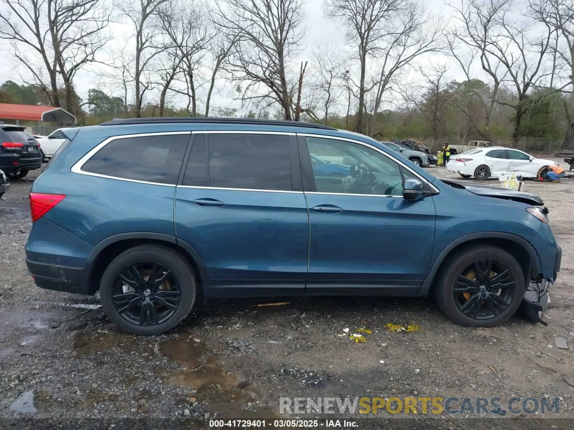 13 Photograph of a damaged car 5FNYF5H23NB001527 HONDA PILOT 2022