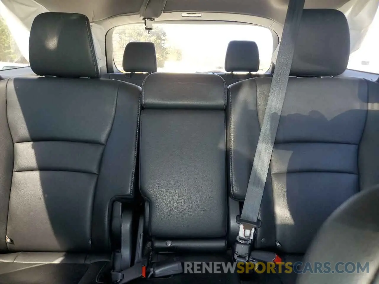 10 Photograph of a damaged car 5FNYF5H25NB029961 HONDA PILOT 2022
