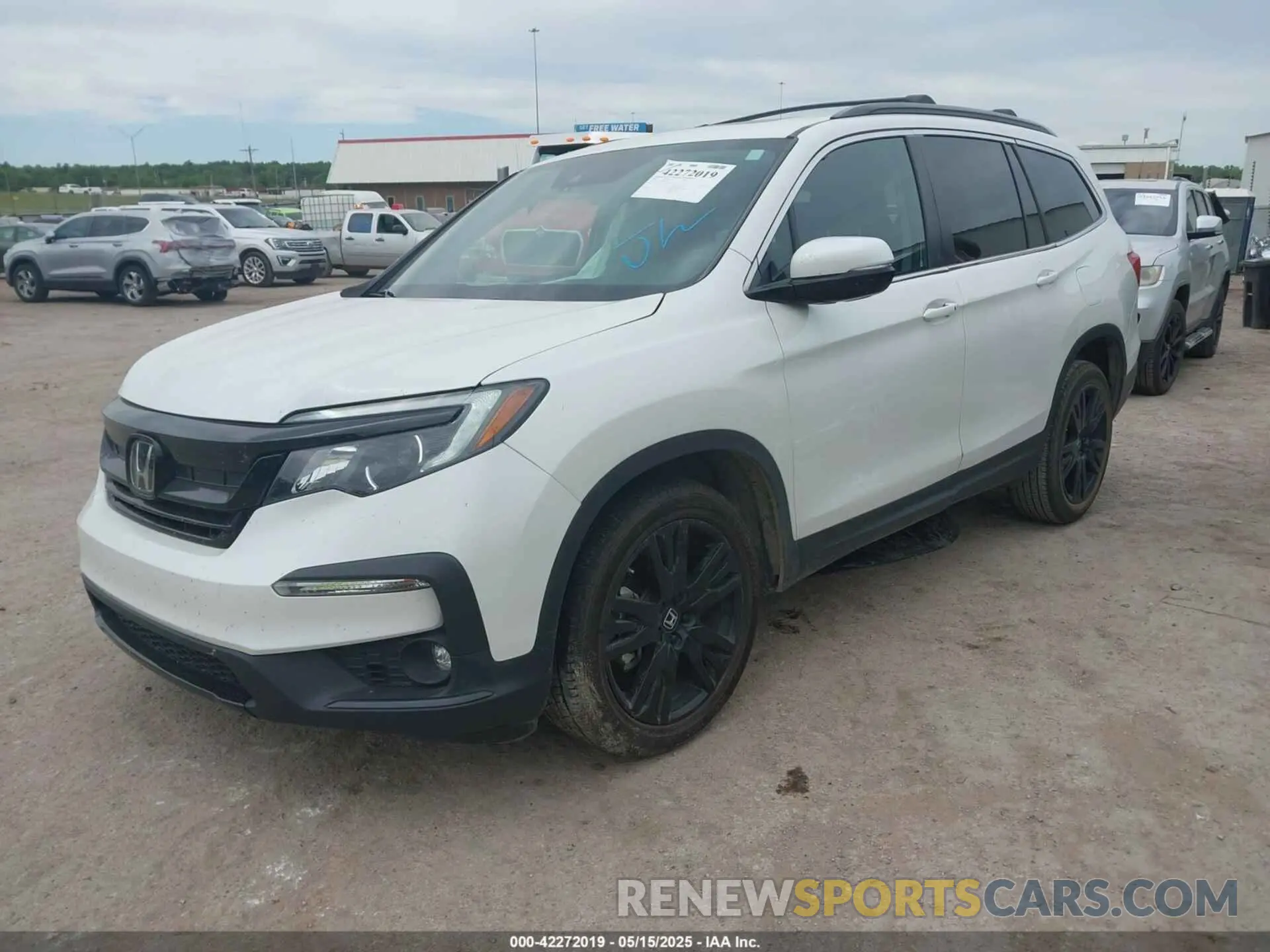 2 Photograph of a damaged car 5FNYF5H28NB018579 HONDA PILOT 2022