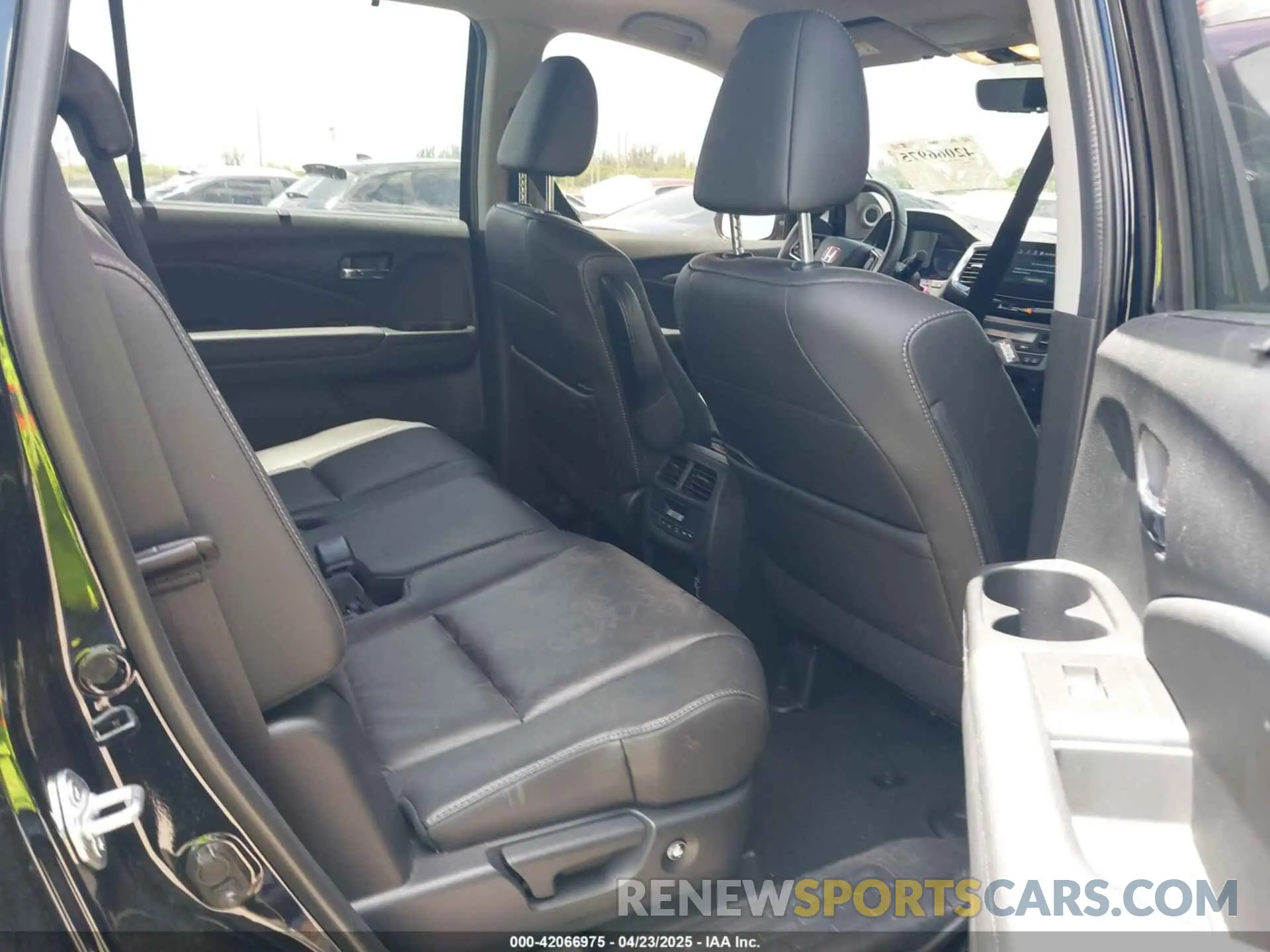 8 Photograph of a damaged car 5FNYF5H28NB031266 HONDA PILOT 2022