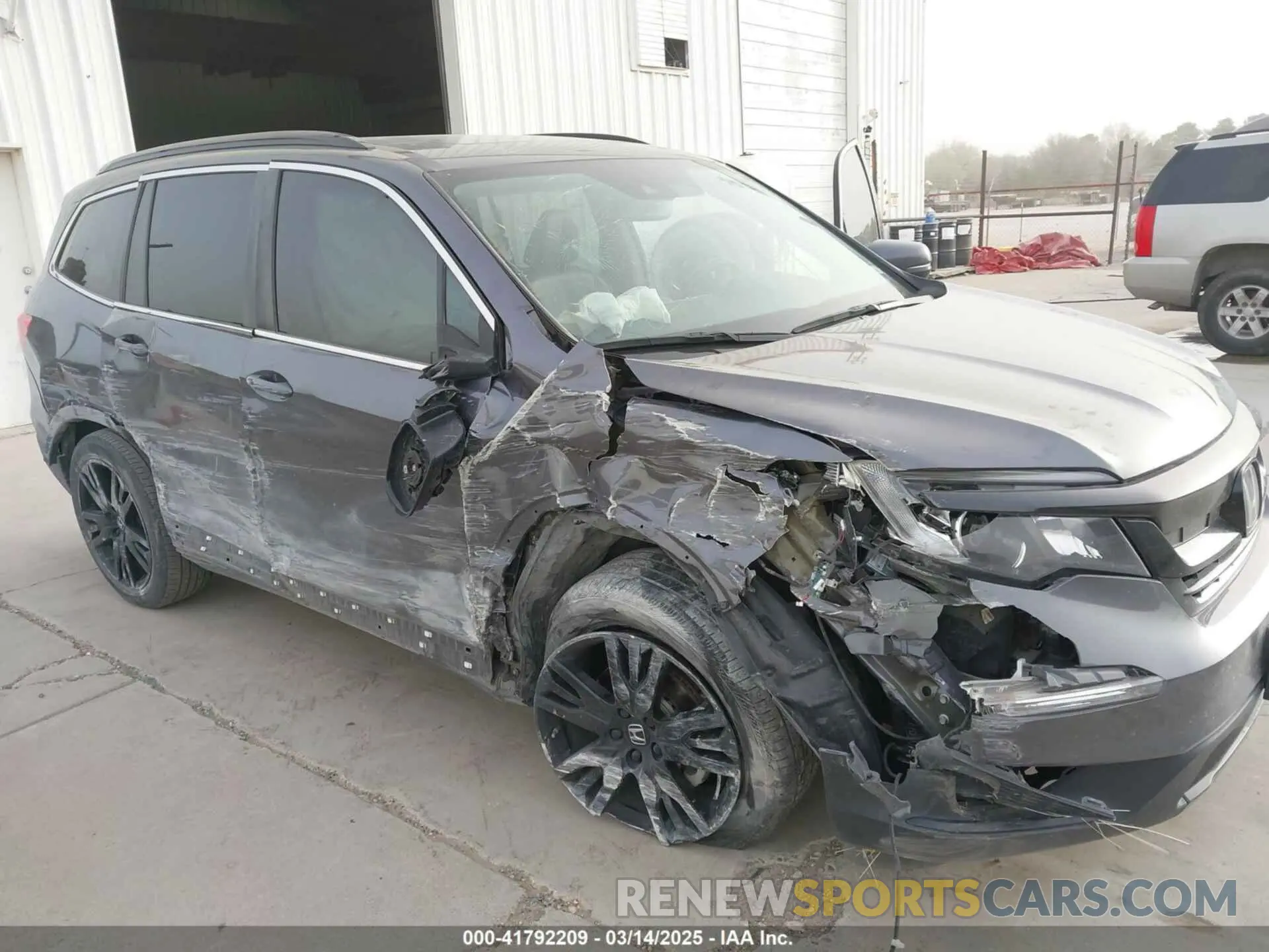 6 Photograph of a damaged car 5FNYF5H28NB035382 HONDA PILOT 2022