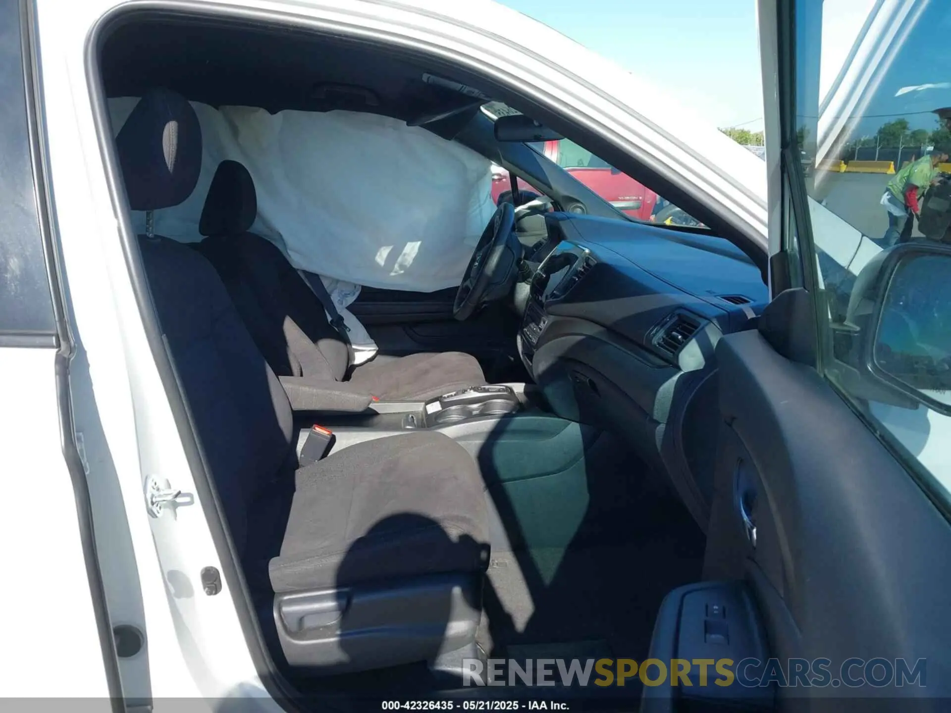 5 Photograph of a damaged car 5FNYF5H35NB007547 HONDA PILOT 2022