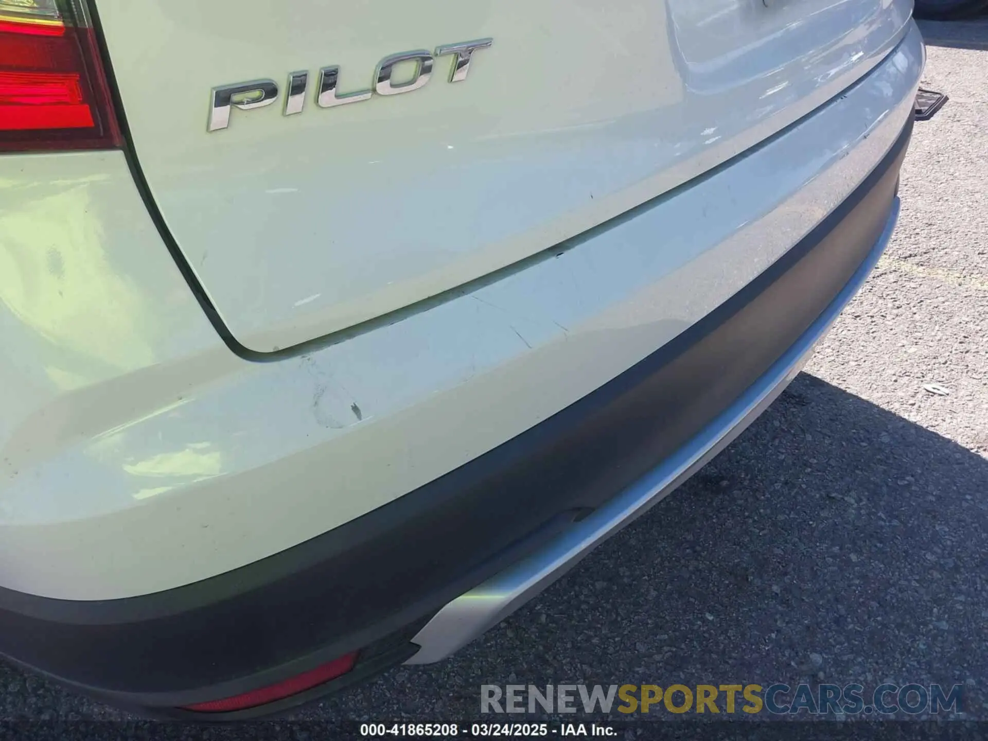 16 Photograph of a damaged car 5FNYF5H52NB009628 HONDA PILOT 2022