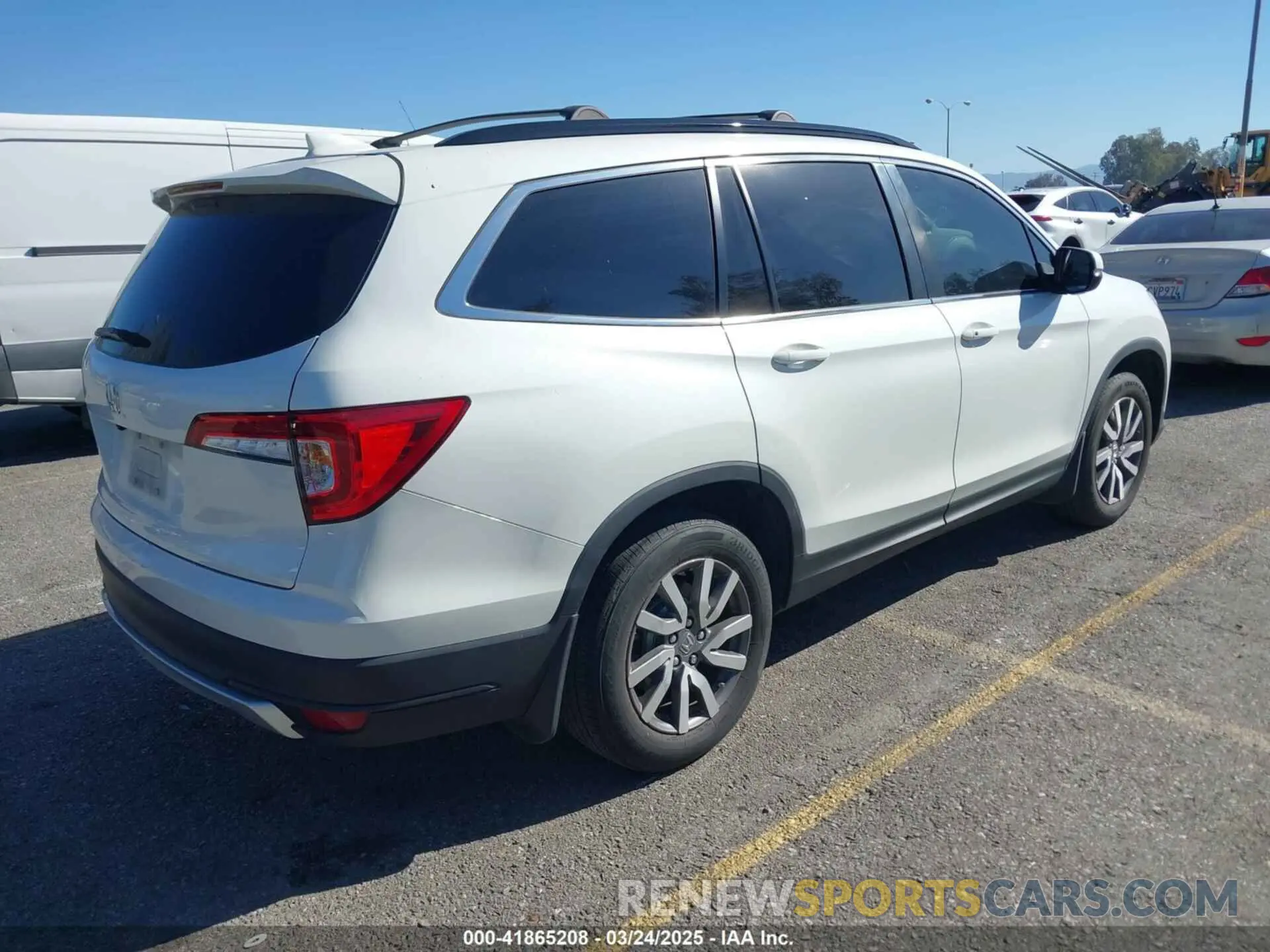 4 Photograph of a damaged car 5FNYF5H52NB009628 HONDA PILOT 2022