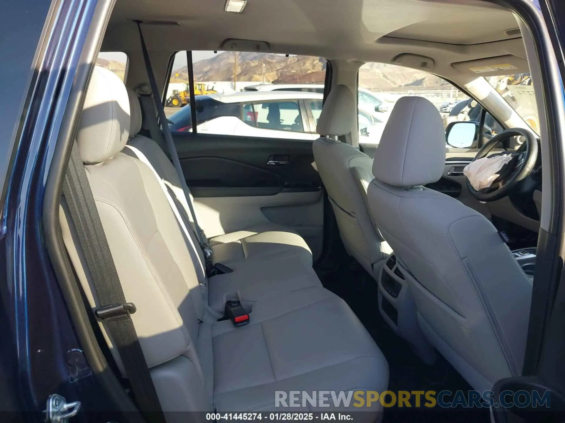 8 Photograph of a damaged car 5FNYF5H53NB006169 HONDA PILOT 2022