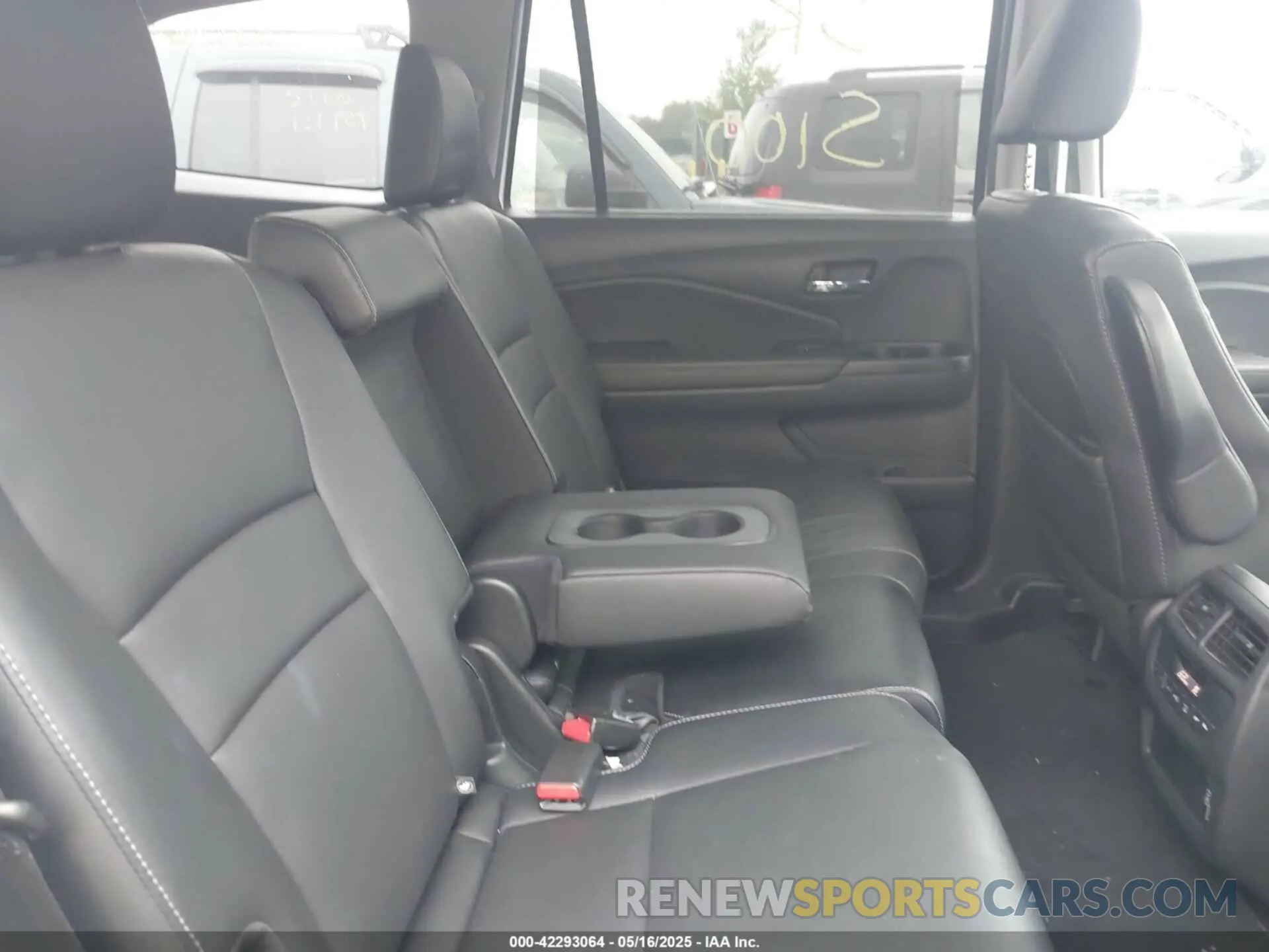 8 Photograph of a damaged car 5FNYF5H5XNB016293 HONDA PILOT 2022