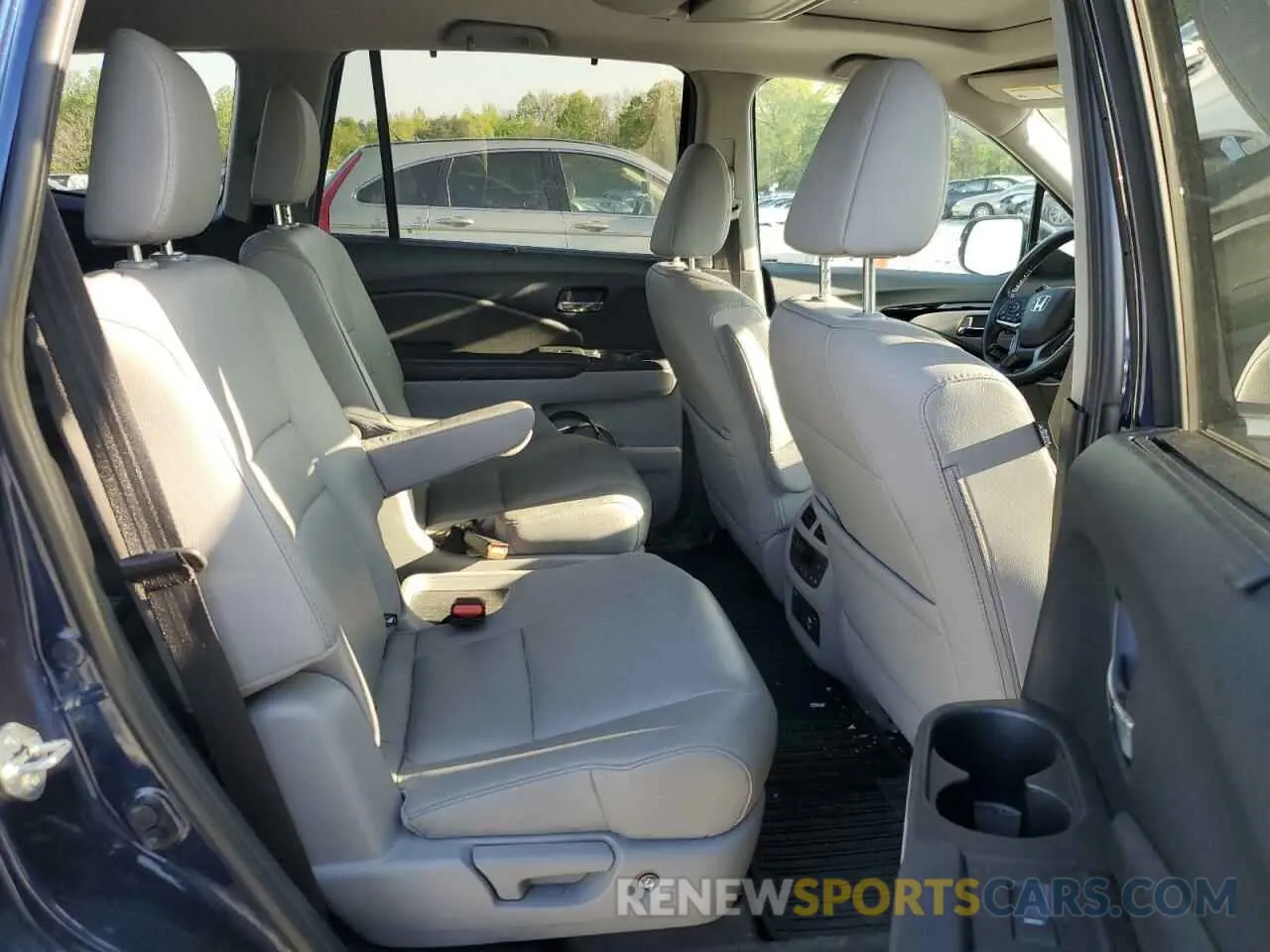 11 Photograph of a damaged car 5FNYF5H64NB017528 HONDA PILOT 2022