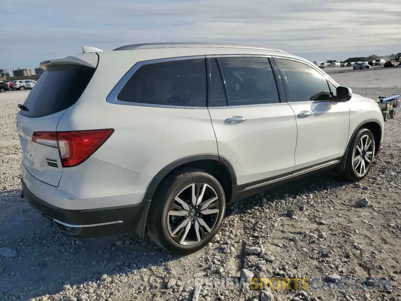 3 Photograph of a damaged car 5FNYF5H65NB011768 HONDA PILOT 2022