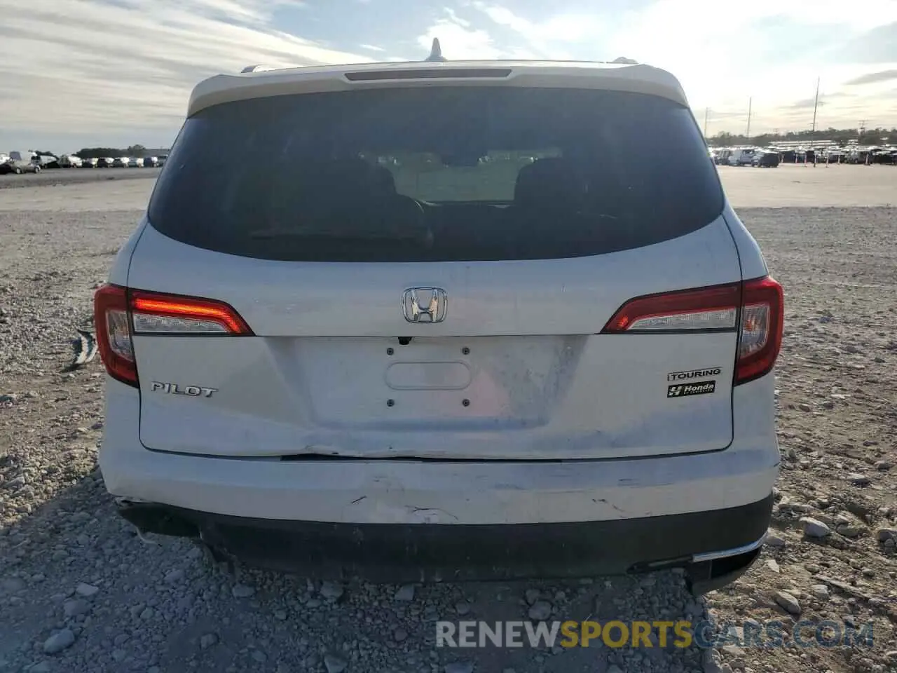 6 Photograph of a damaged car 5FNYF5H65NB011768 HONDA PILOT 2022
